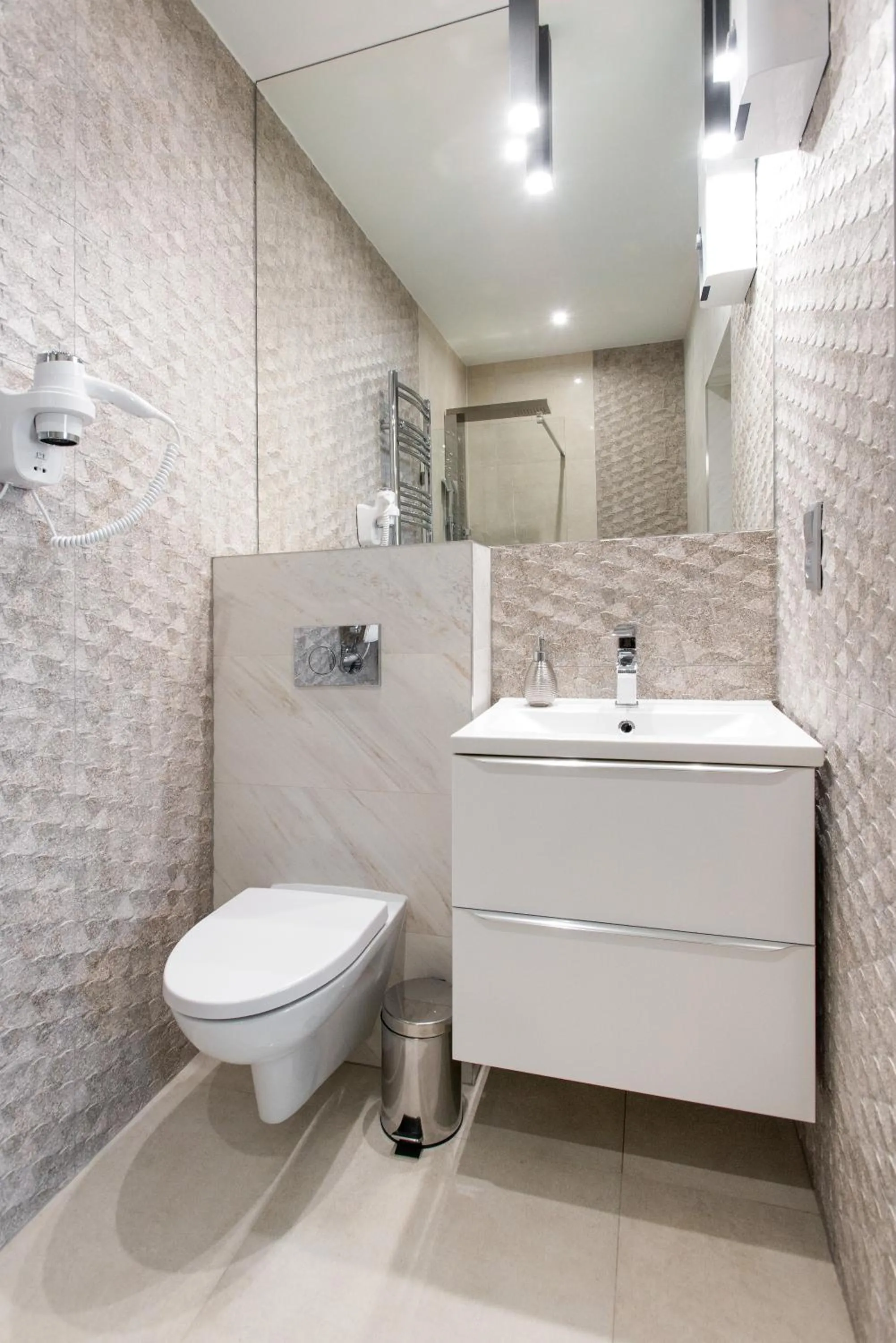 Shower in Leo Apartments Old Town