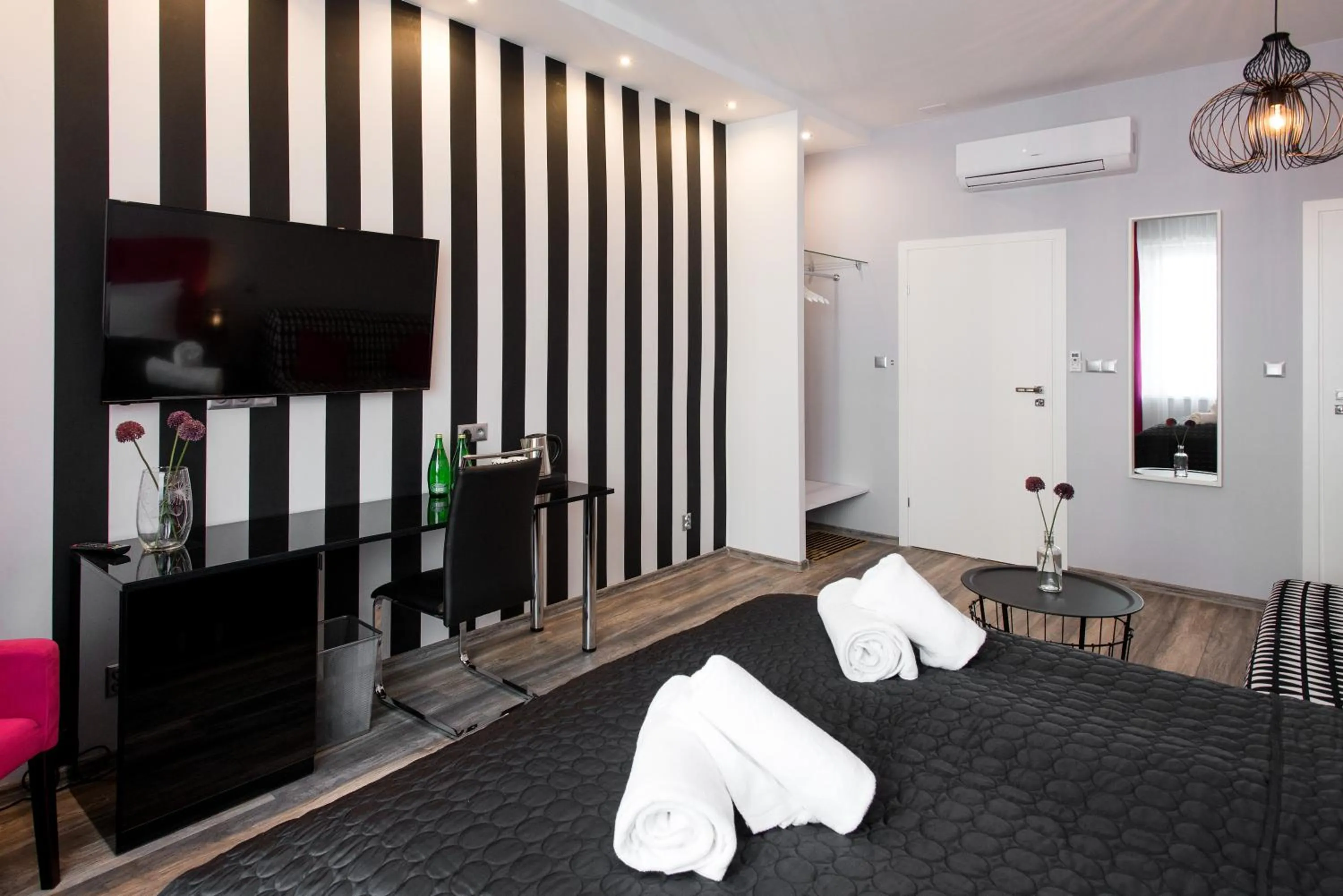 Bed in Leo Apartments Old Town