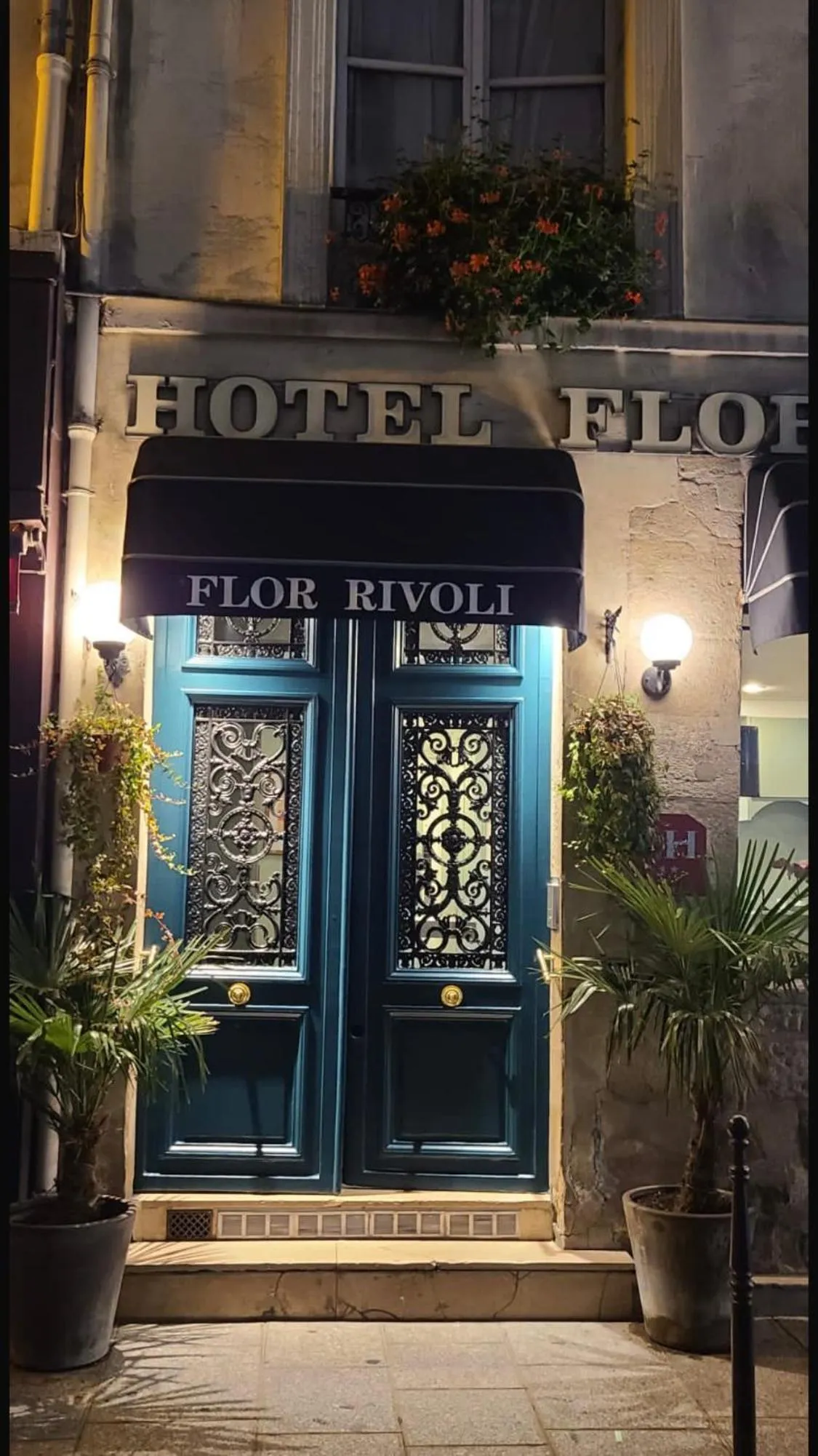Property building in Hôtel Flor Rivoli