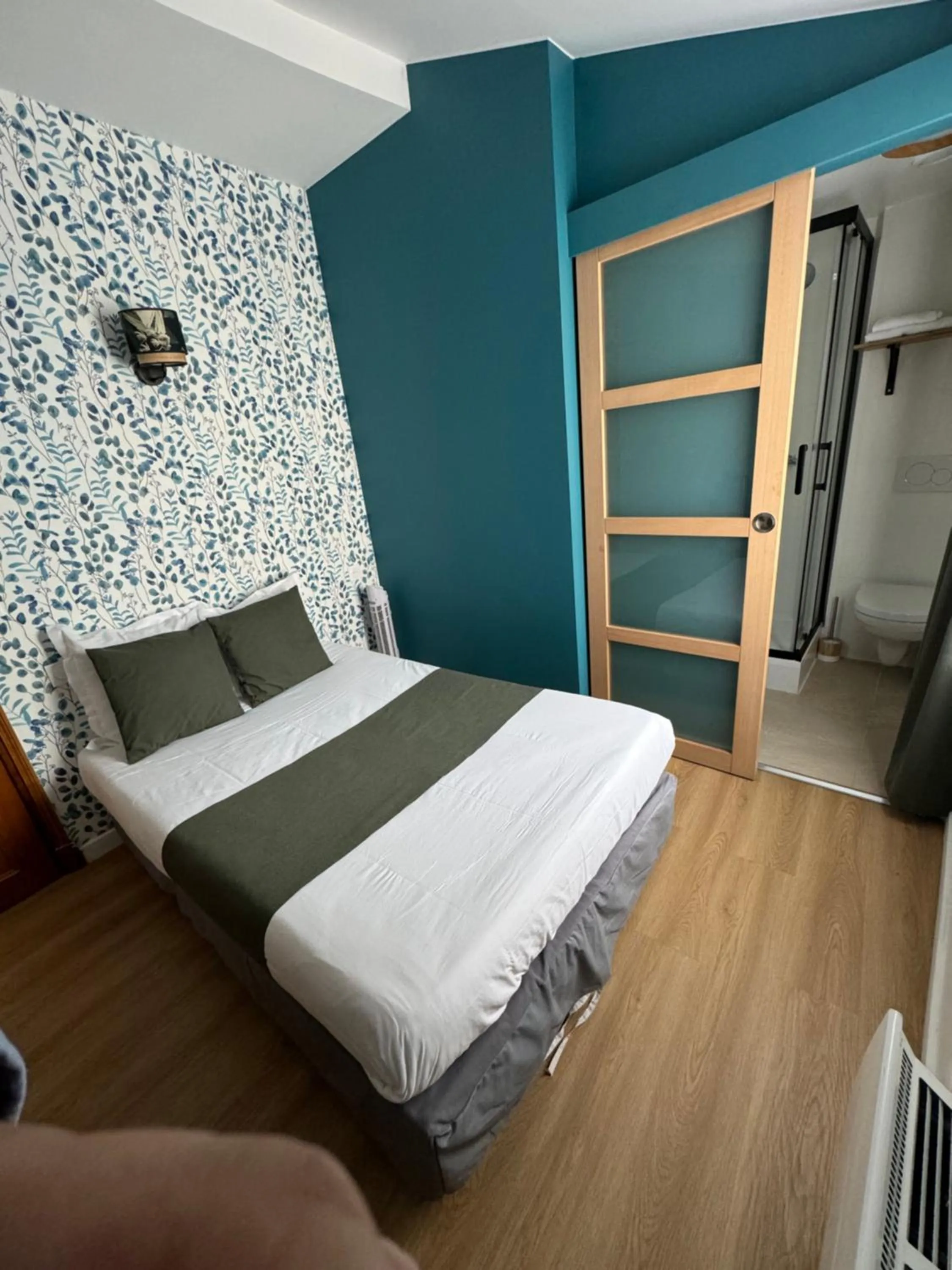 Bed in Hôtel Flor Rivoli