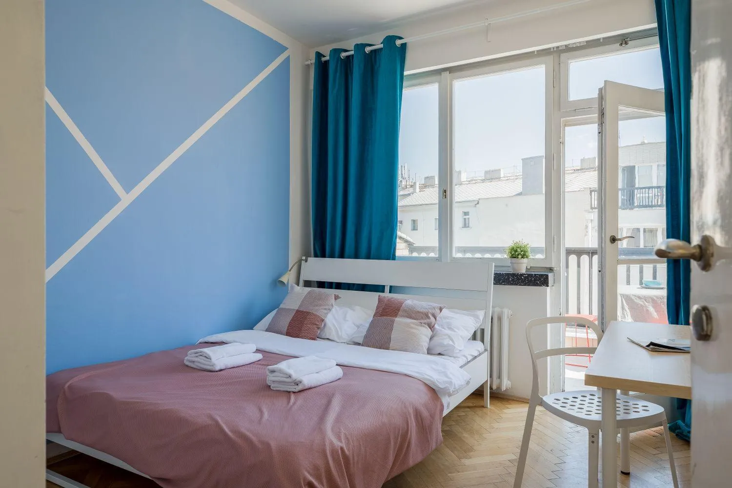 Bed in Apartments Stepanska 36