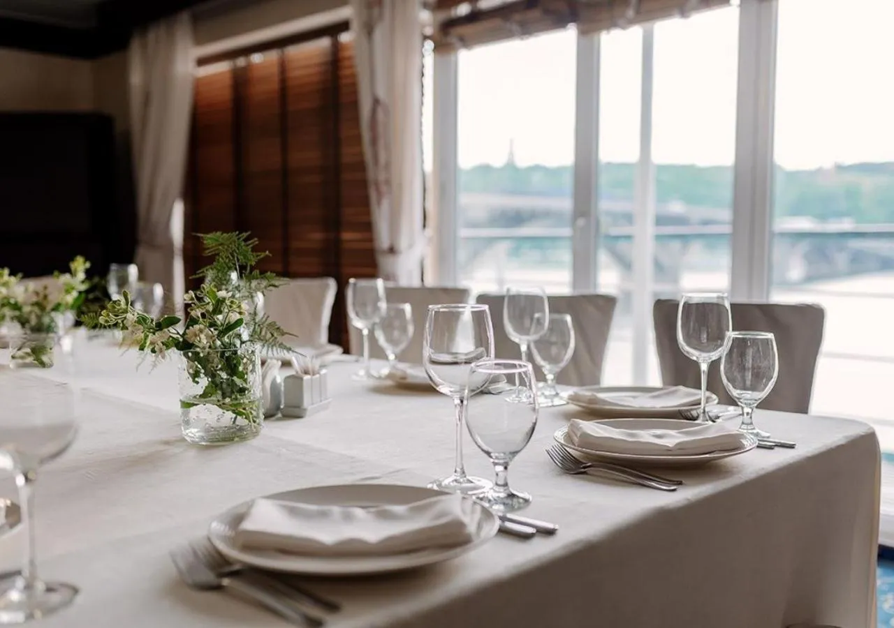 Food and drinks in Bakkara Hotel