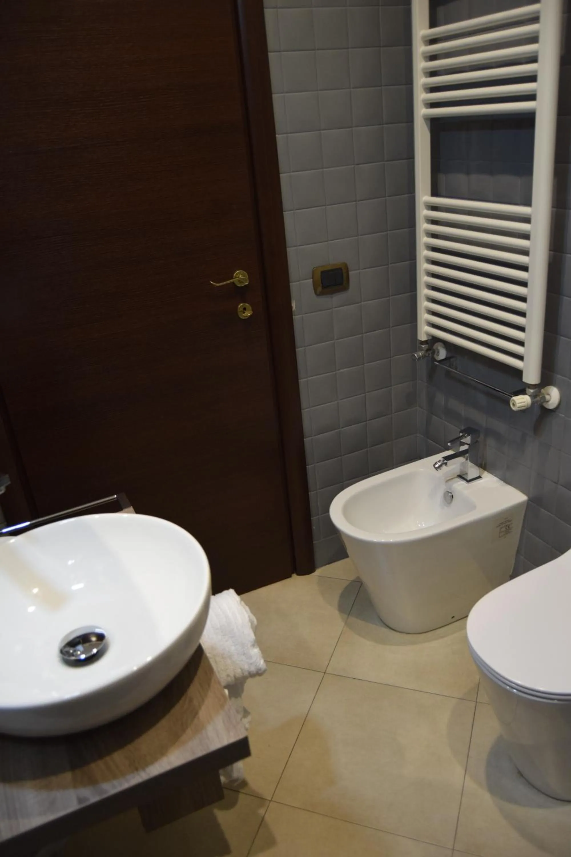 Toilet in Holiday a San Pietro