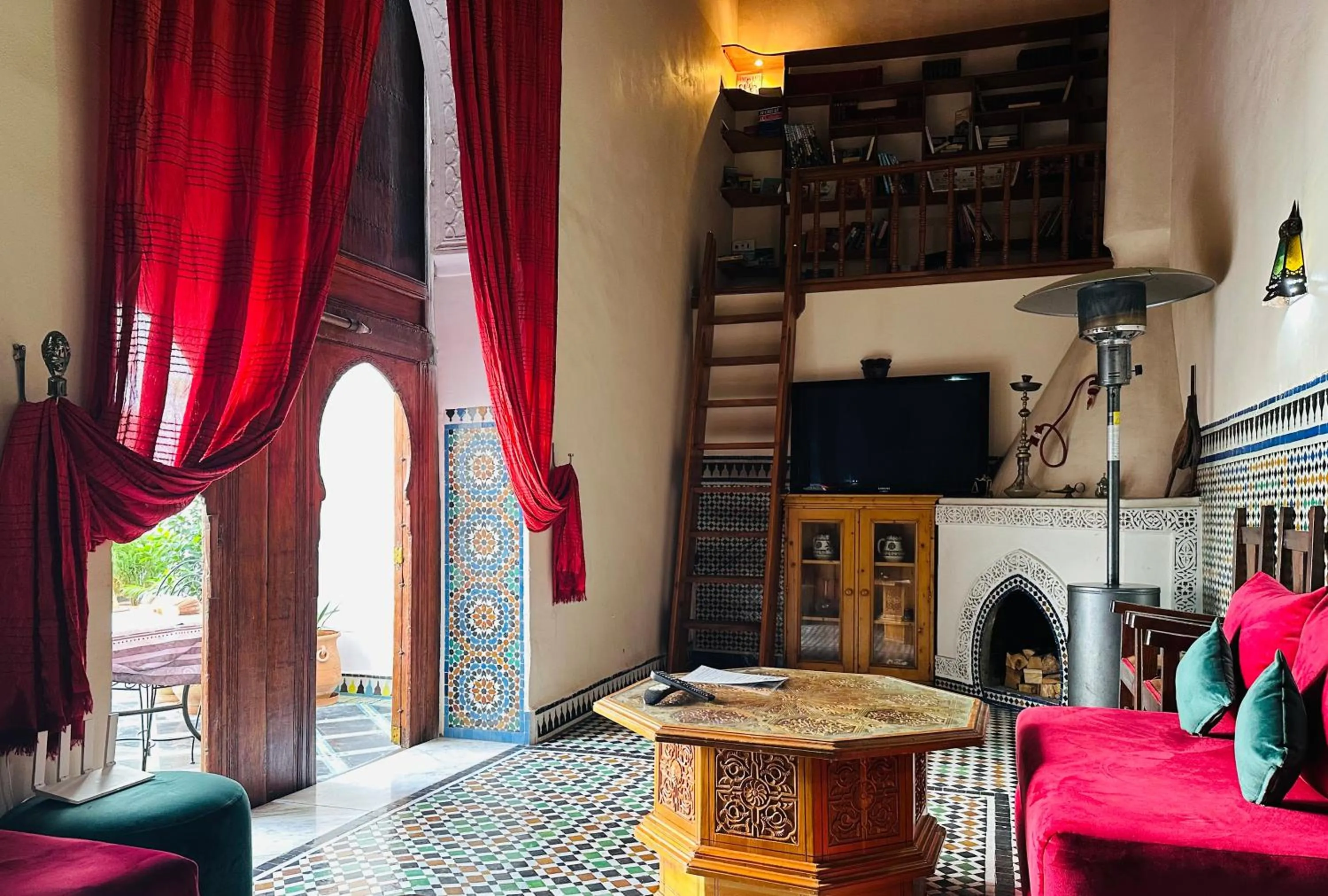 Restaurant/places to eat in Riad Zitouna