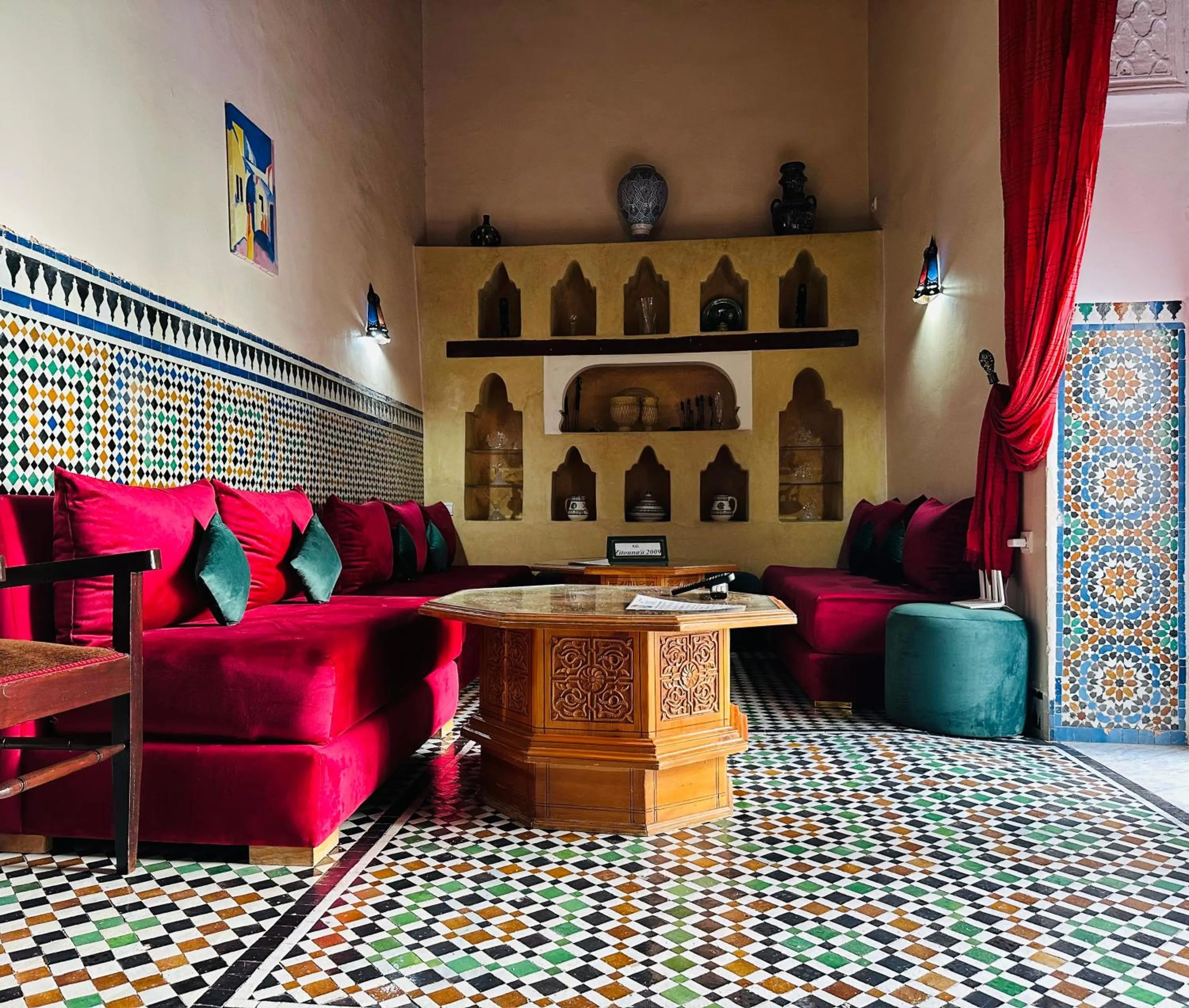 Restaurant/places to eat in Riad Zitouna