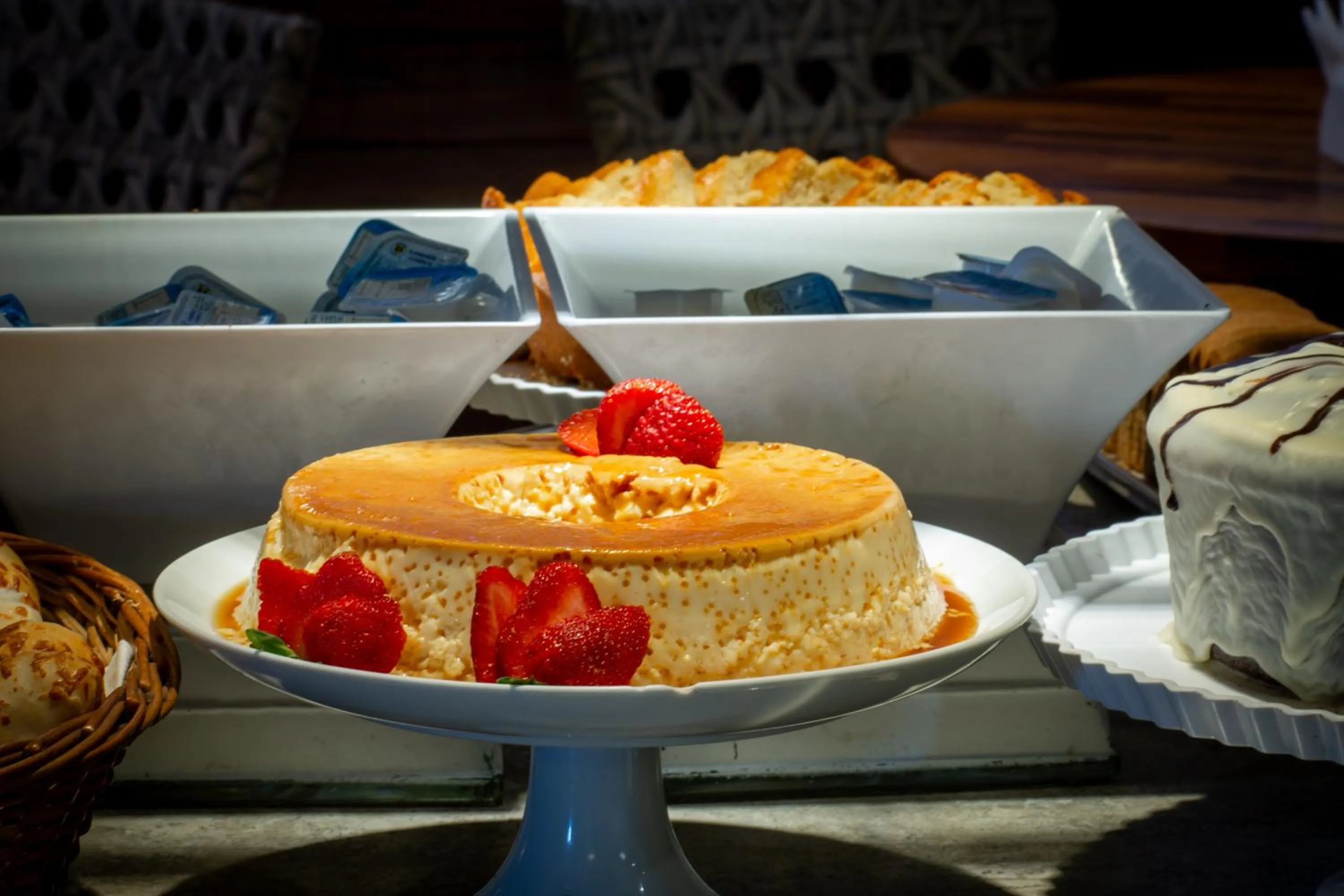 Buffet breakfast in Hotel Barra da Lagoa by Latitud Hoteles