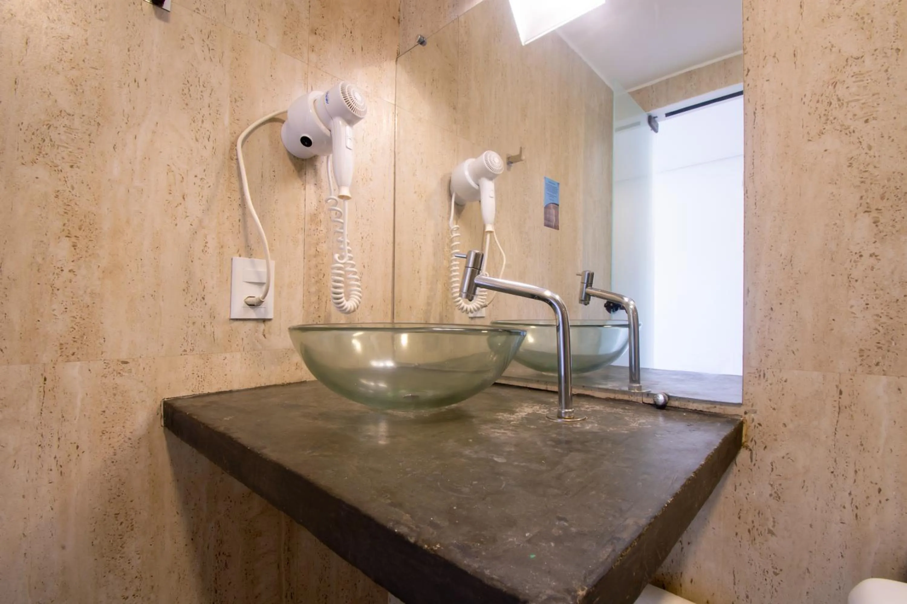 Bathroom in Hotel Barra da Lagoa by Latitud Hoteles