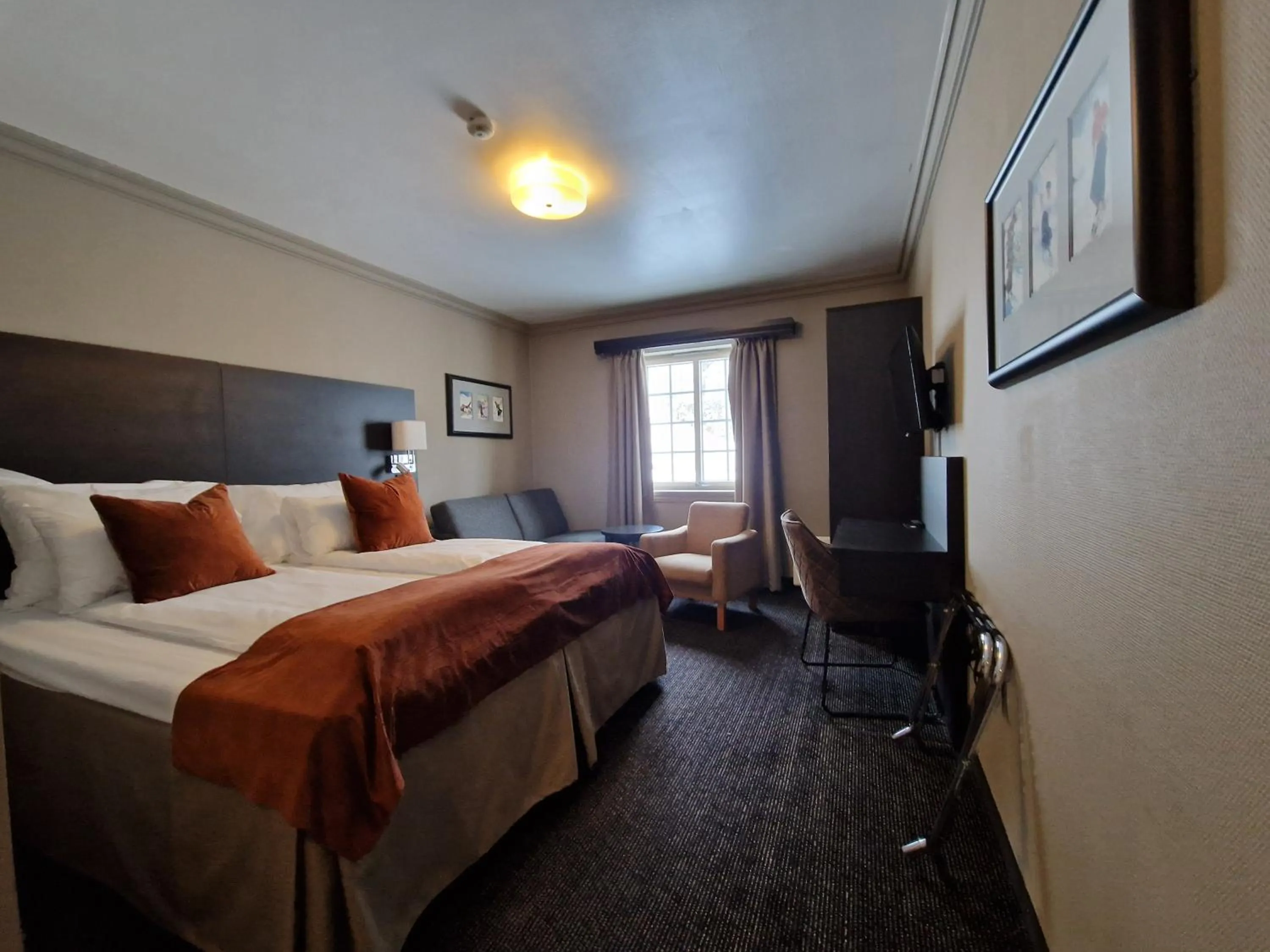 Bed in Dr. Holms Hotel