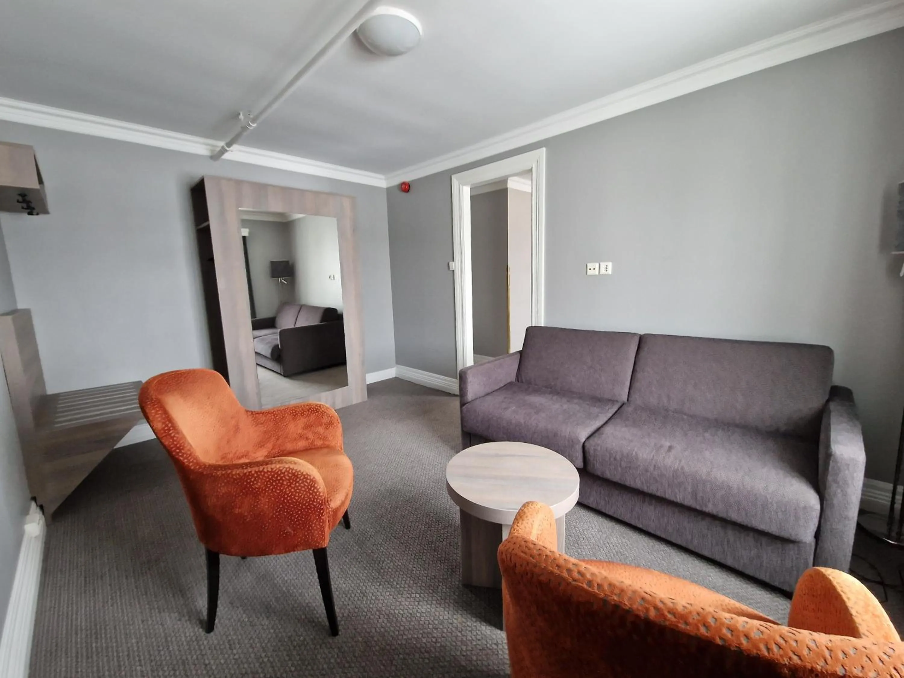 Seating area in Dr. Holms Hotel