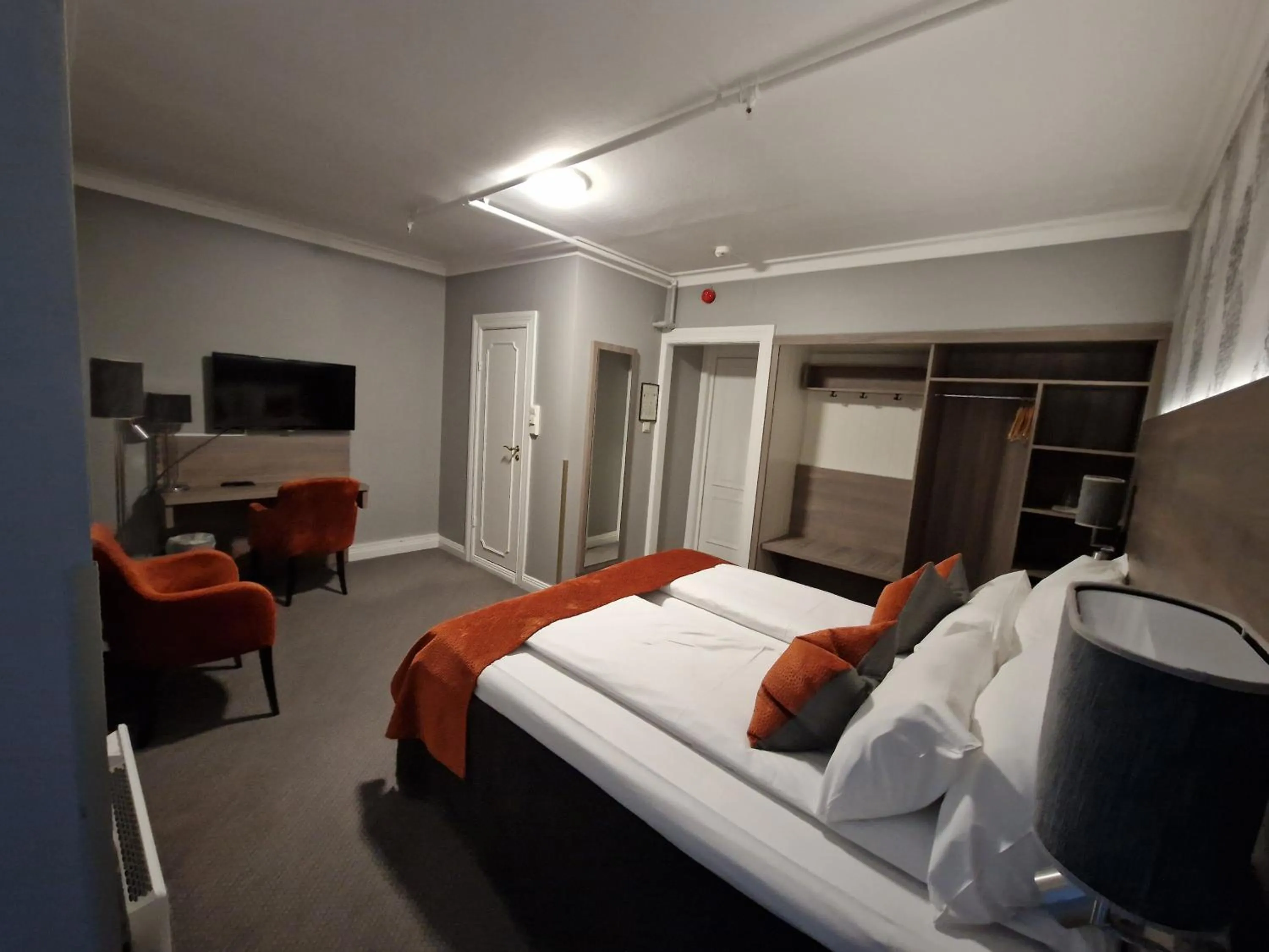 Bed in Dr. Holms Hotel