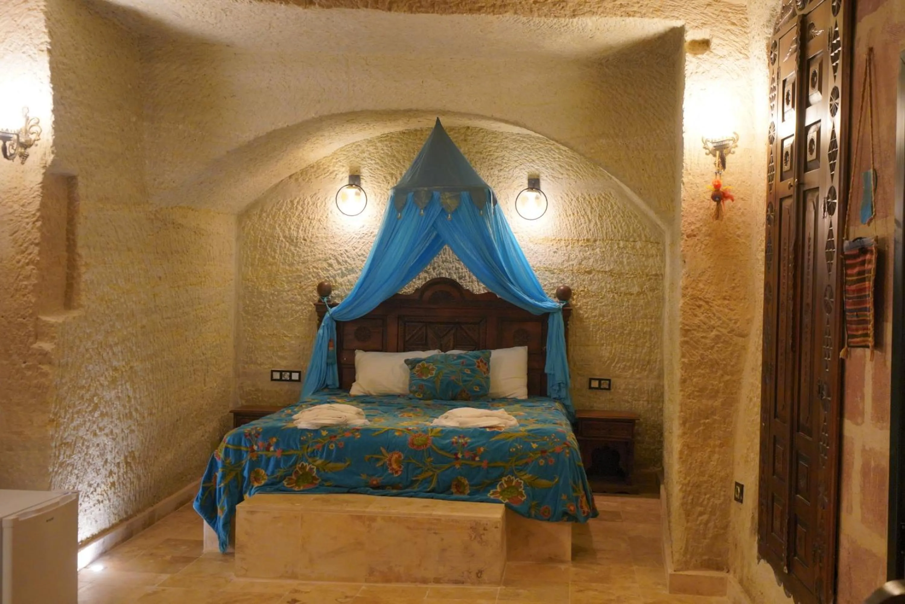 Bed in Travel Inn Cave Hotel