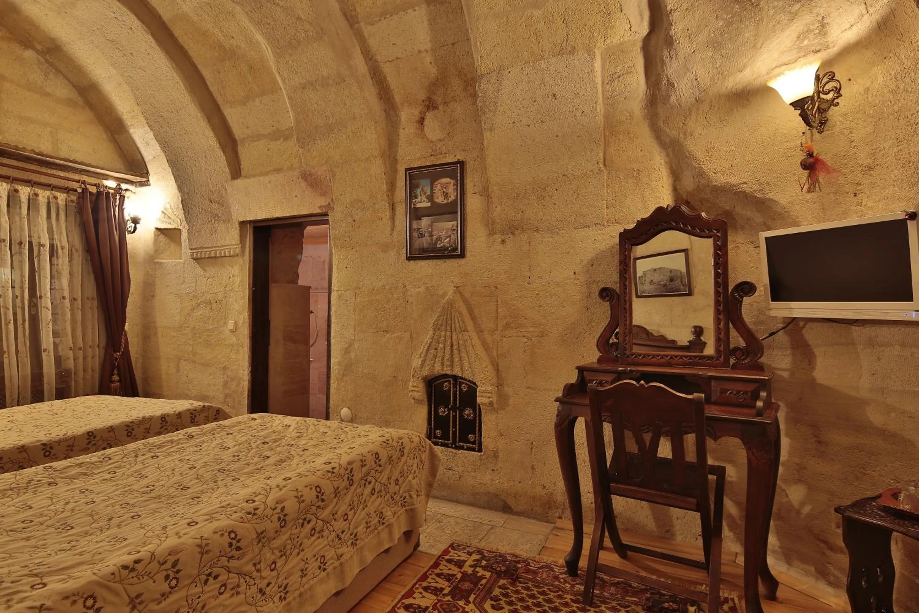 Bedroom, Bed in Travel Inn Cave Hotel