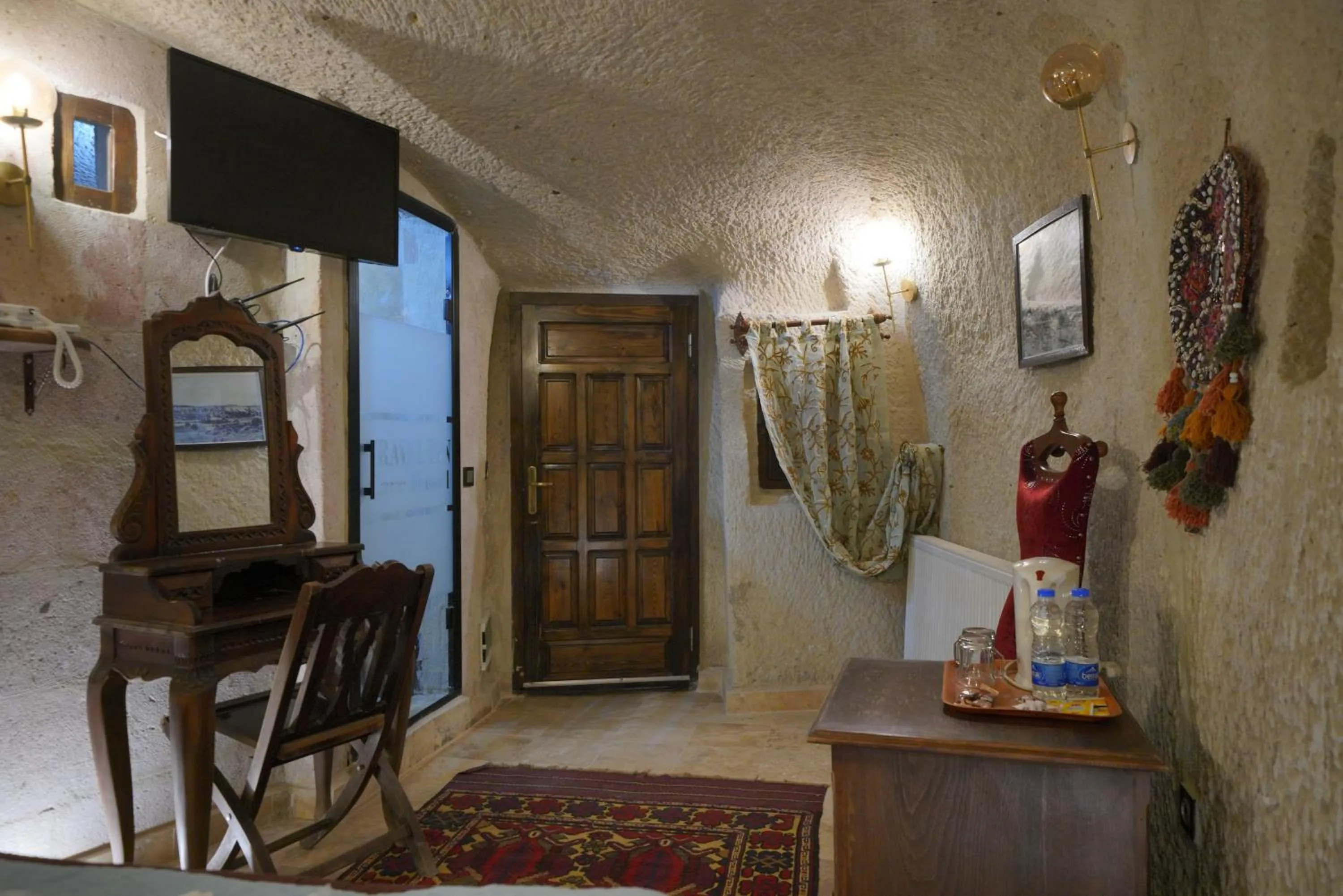 TV and multimedia in Travel Inn Cave Hotel