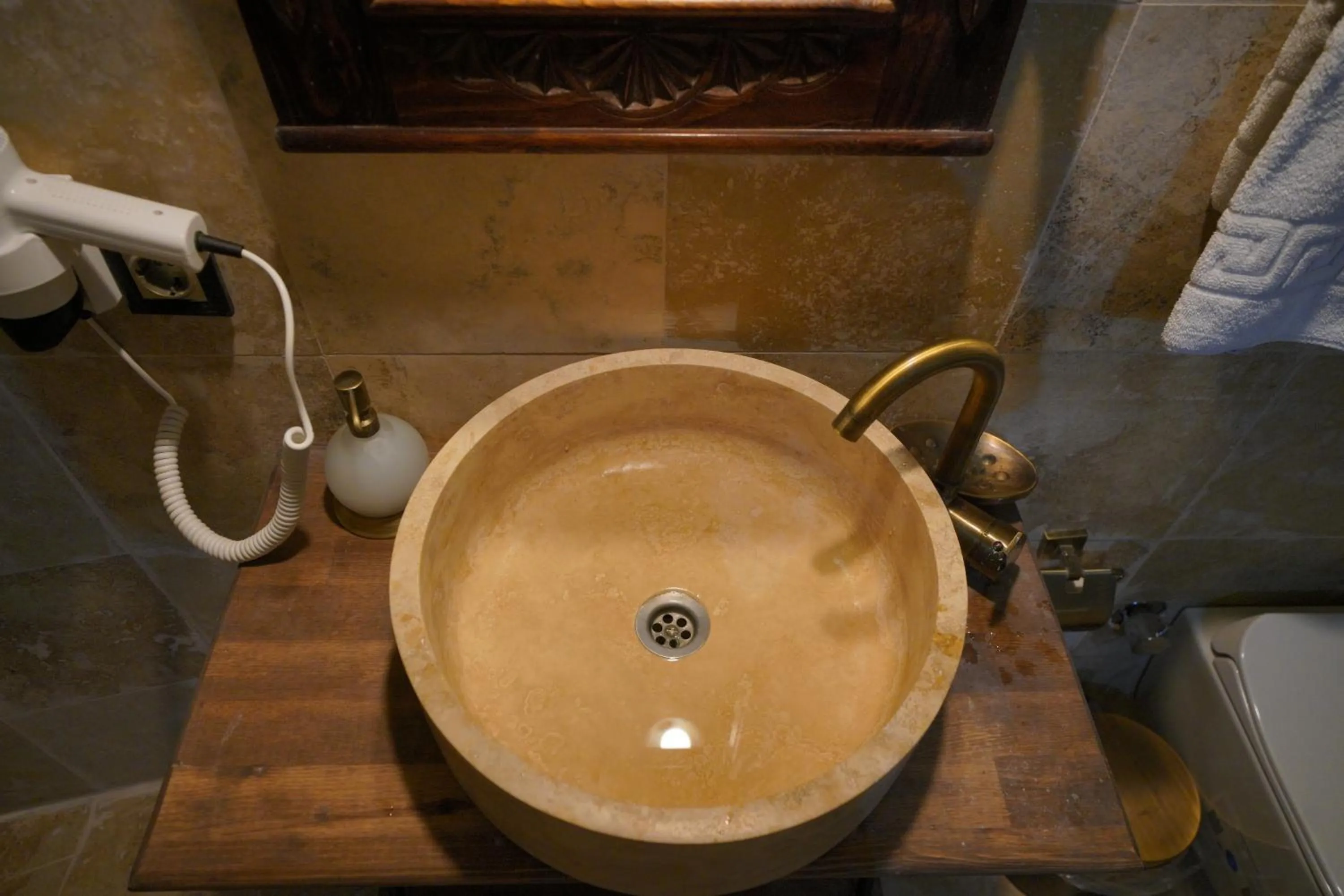 Bathroom in Travel Inn Cave Hotel