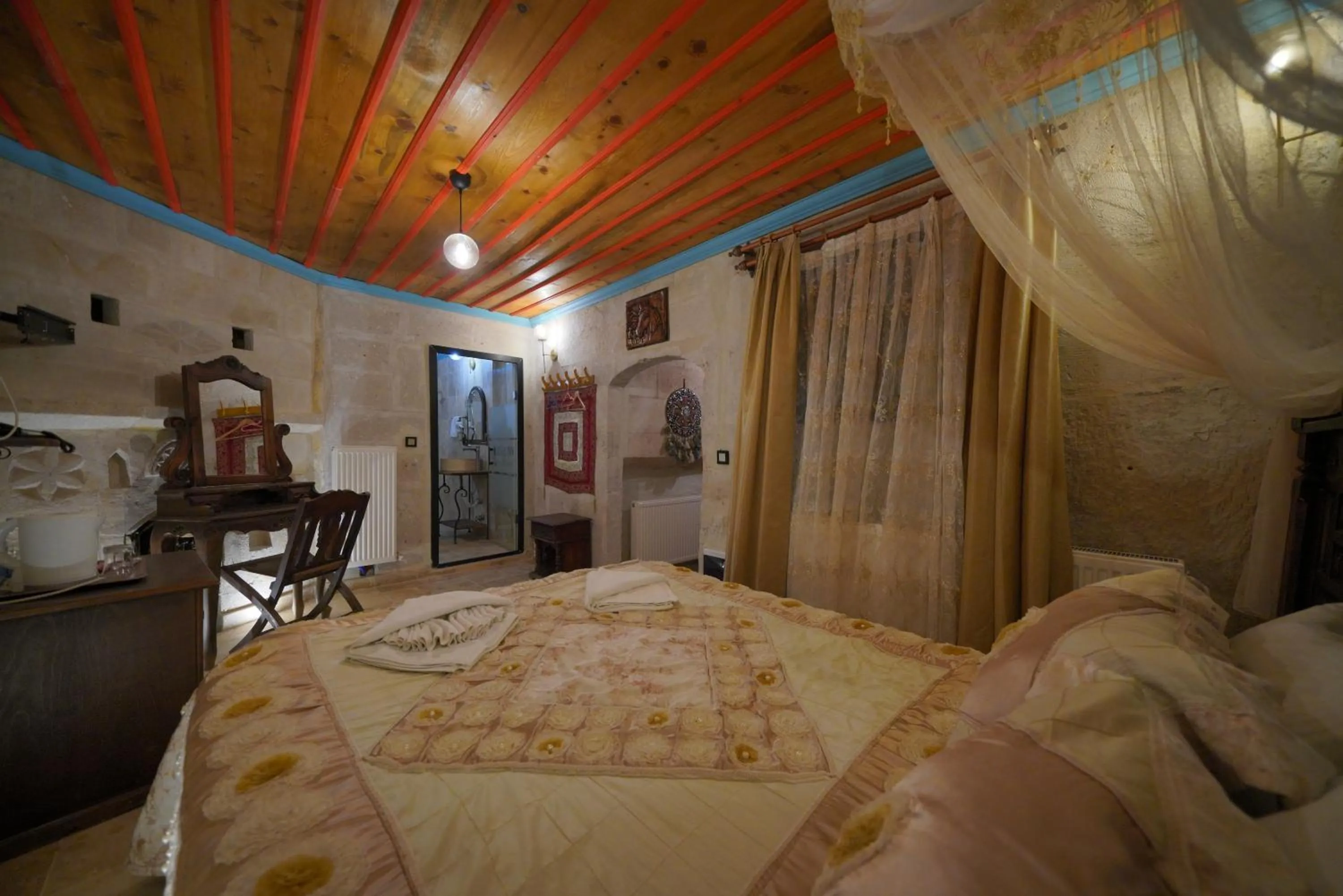 Bed in Travel Inn Cave Hotel