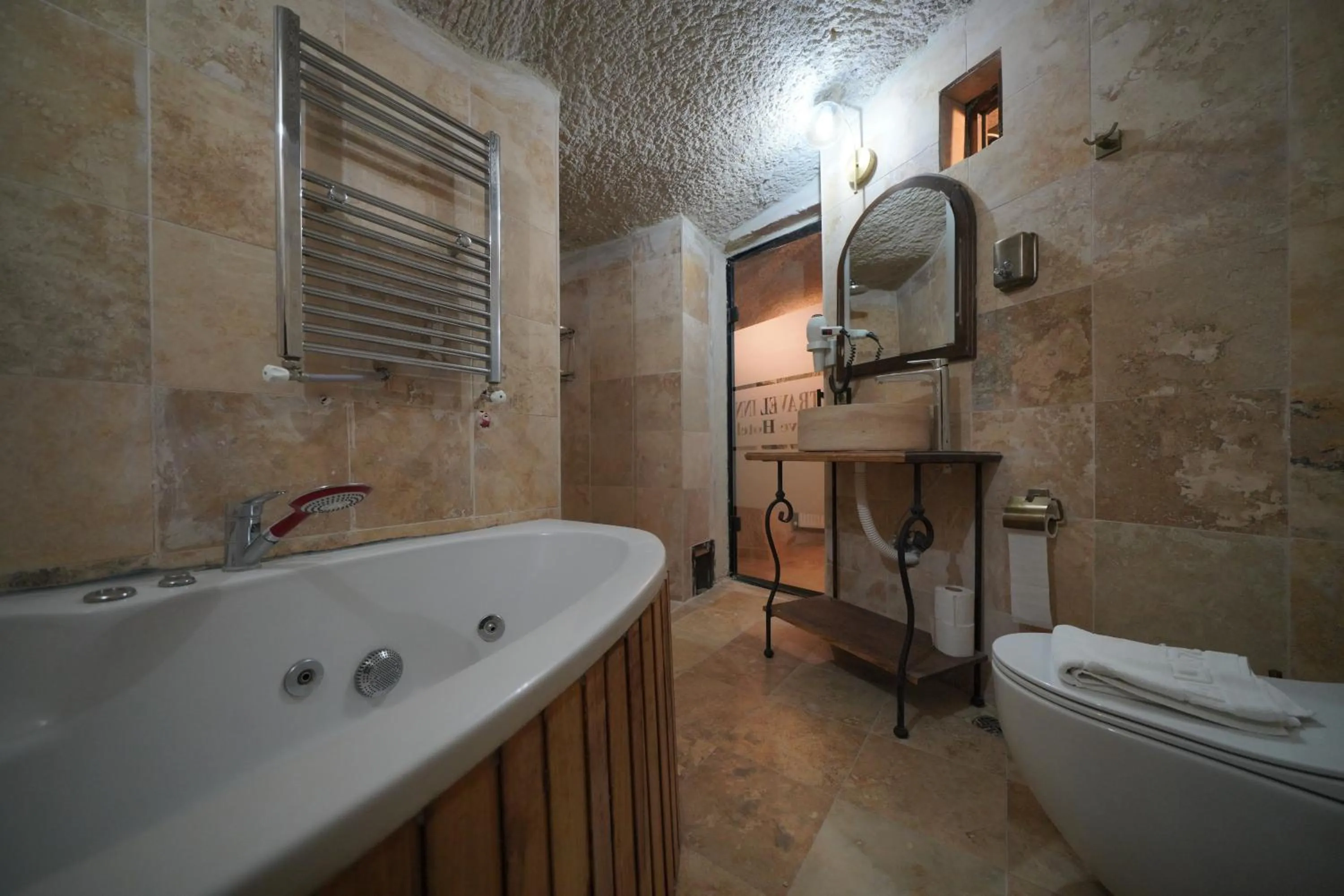 Shower in Travel Inn Cave Hotel