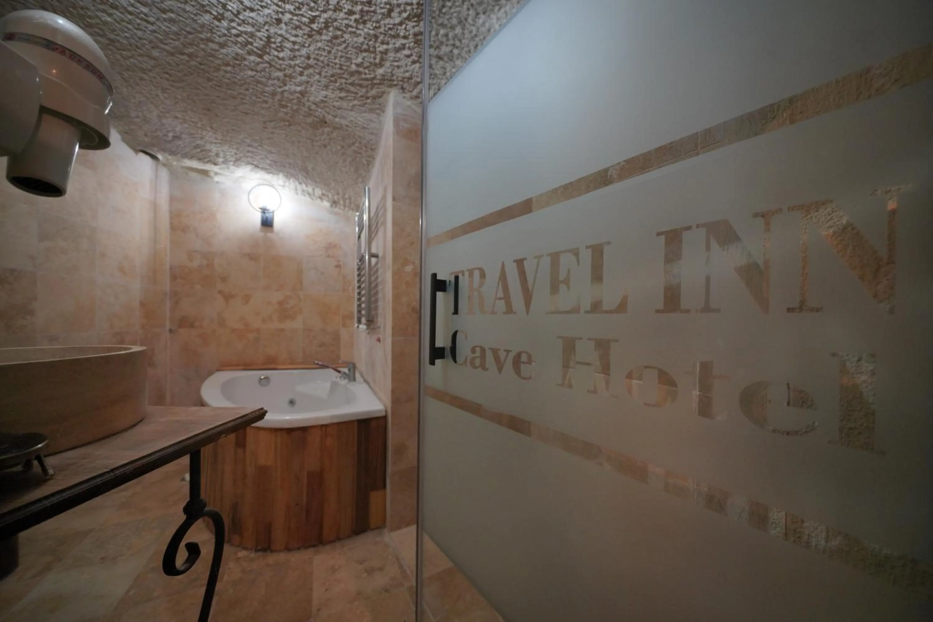 Bathroom in Travel Inn Cave Hotel