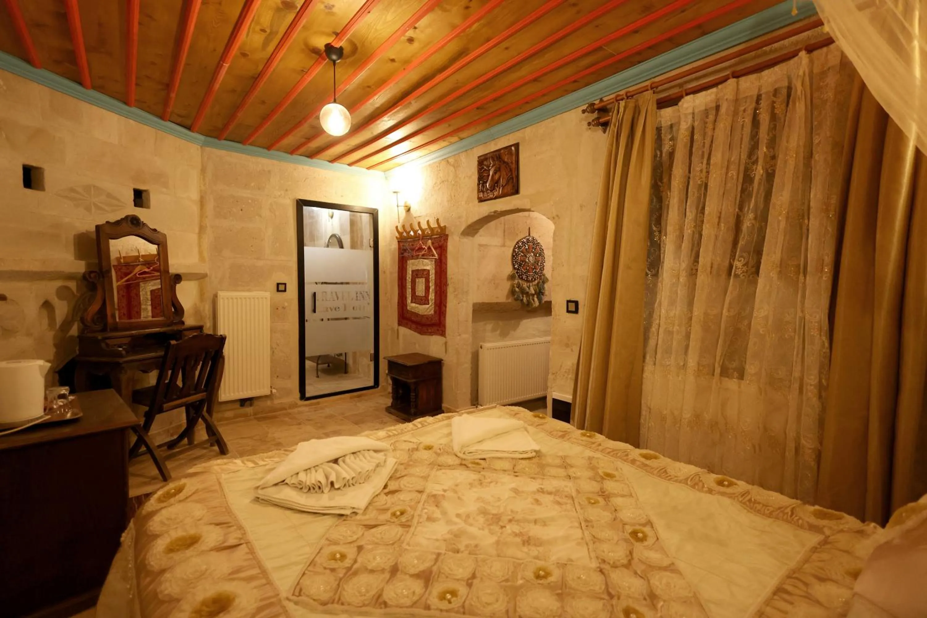 Bedroom, Bed in Travel Inn Cave Hotel