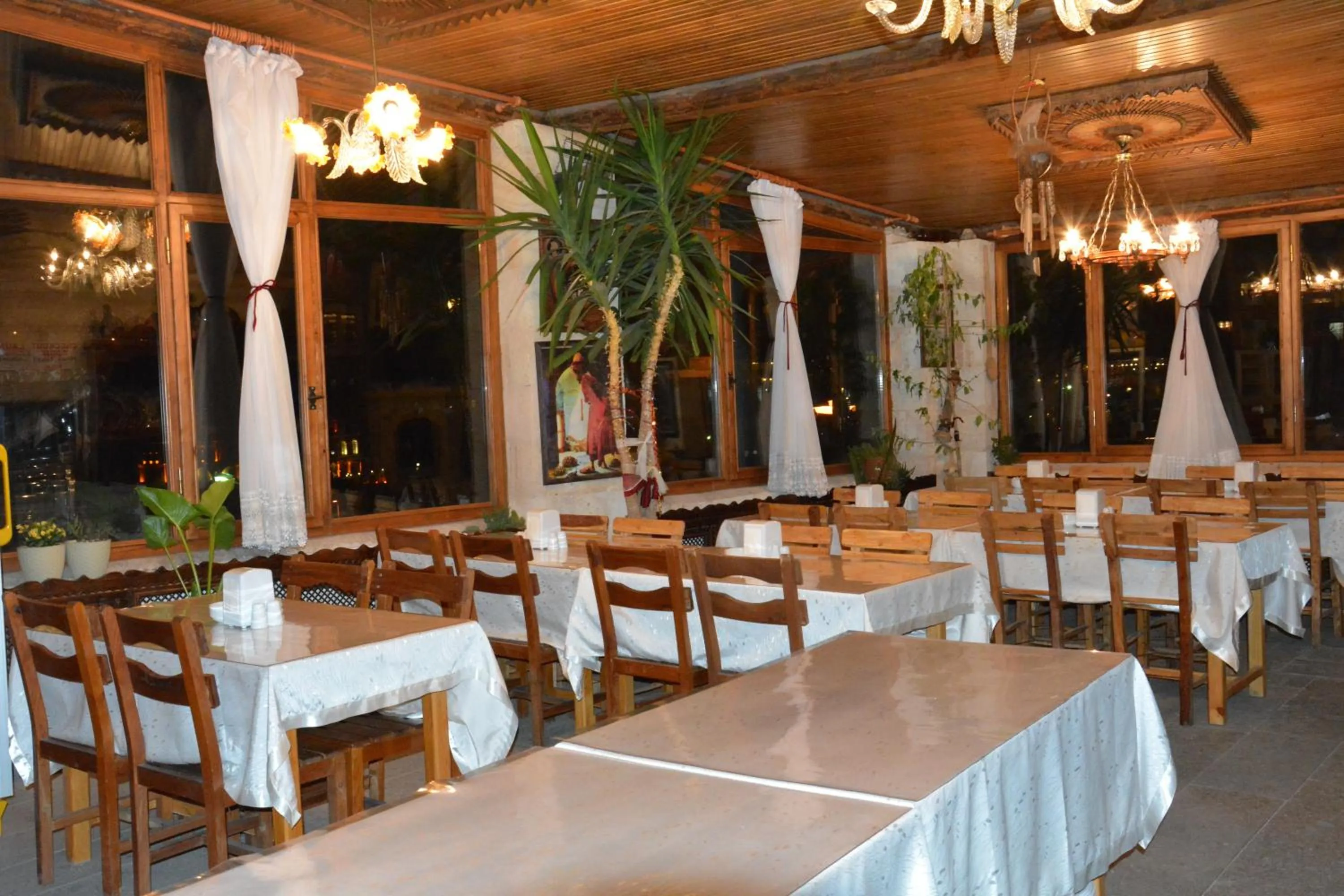 Restaurant/places to eat in Travel Inn Cave Hotel