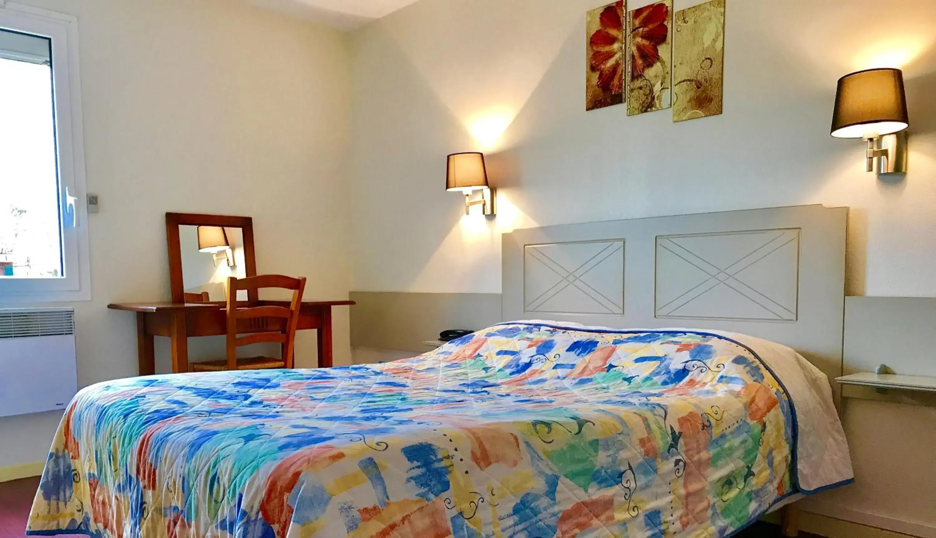 Double Room in Logis Hotels - Hôtel et Restaurant de la Montagne Noire Double Room in Logis Hotels - Hôtel et Restaurant de la Montagne Noire