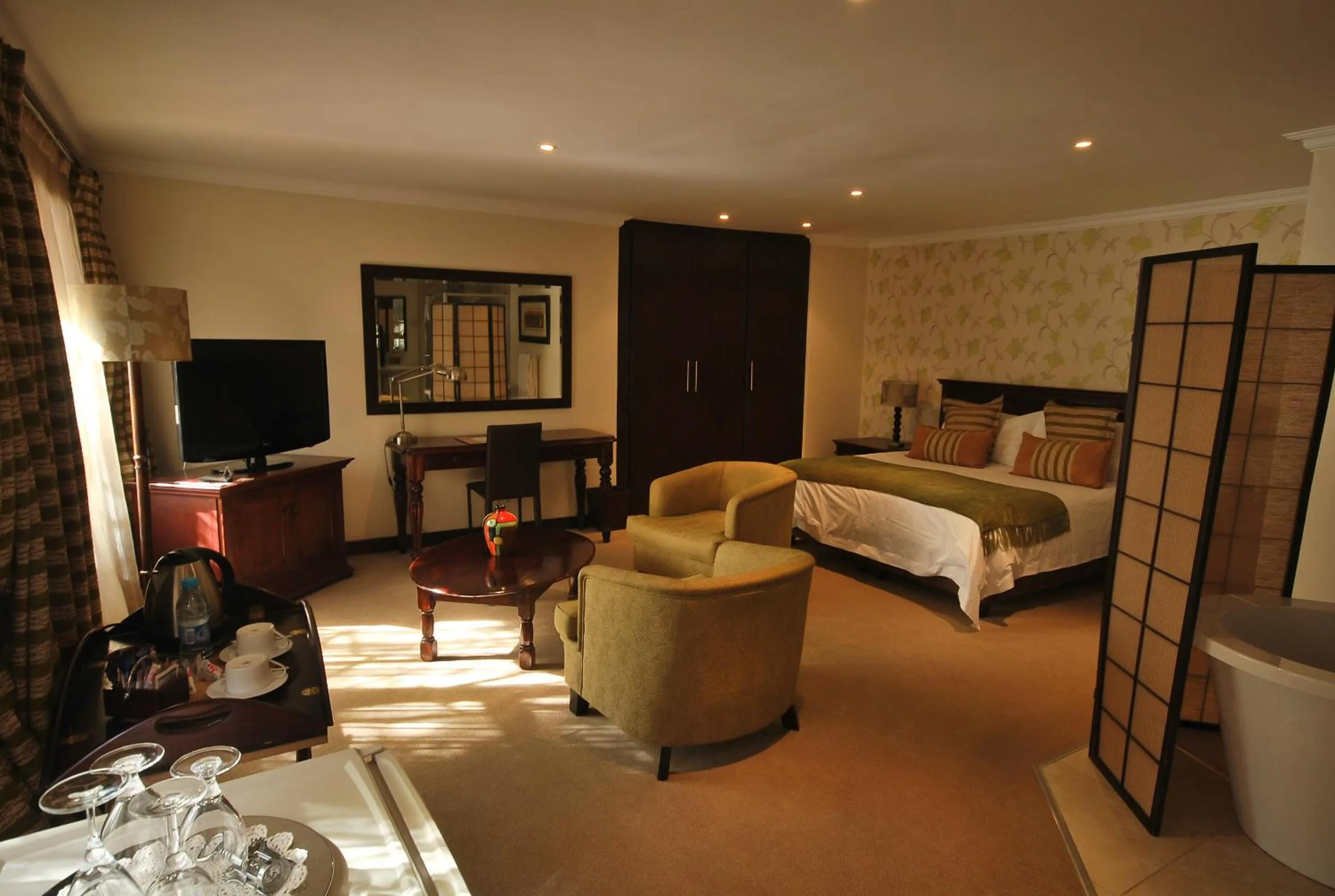 Photo of the whole room, Bed in Lourie Lodge