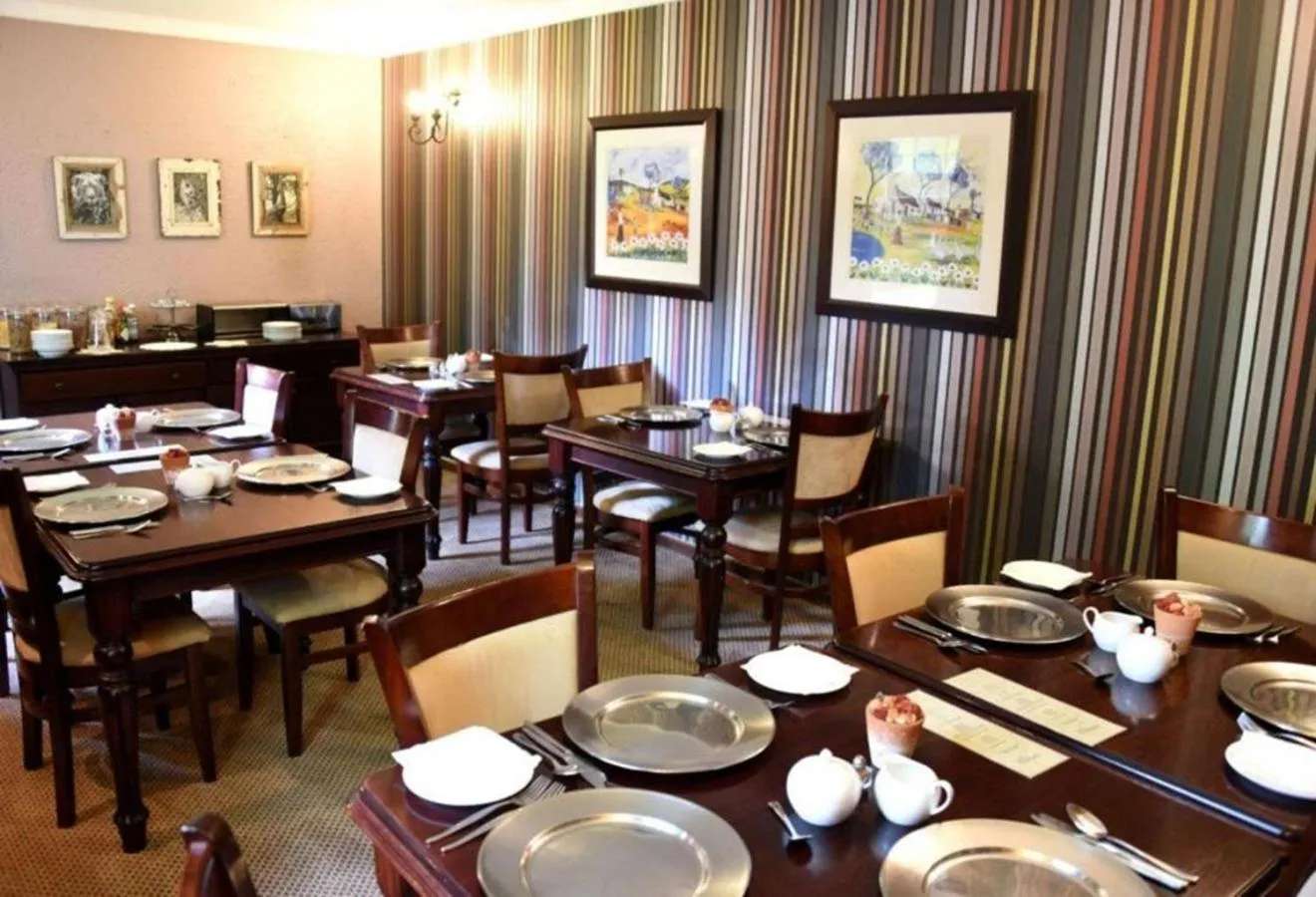 Restaurant/places to eat in Lourie Lodge