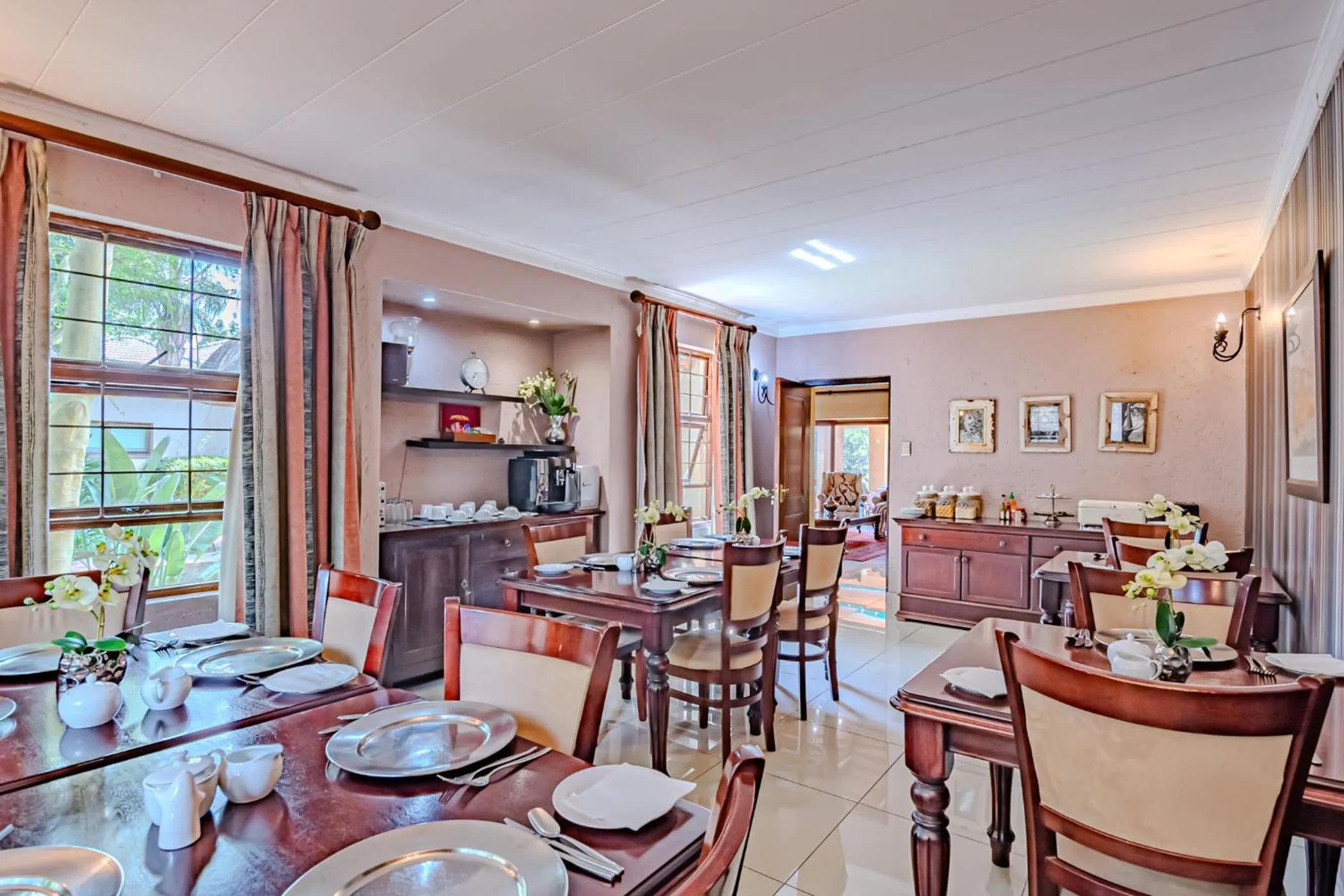 Restaurant/places to eat in Lourie Lodge