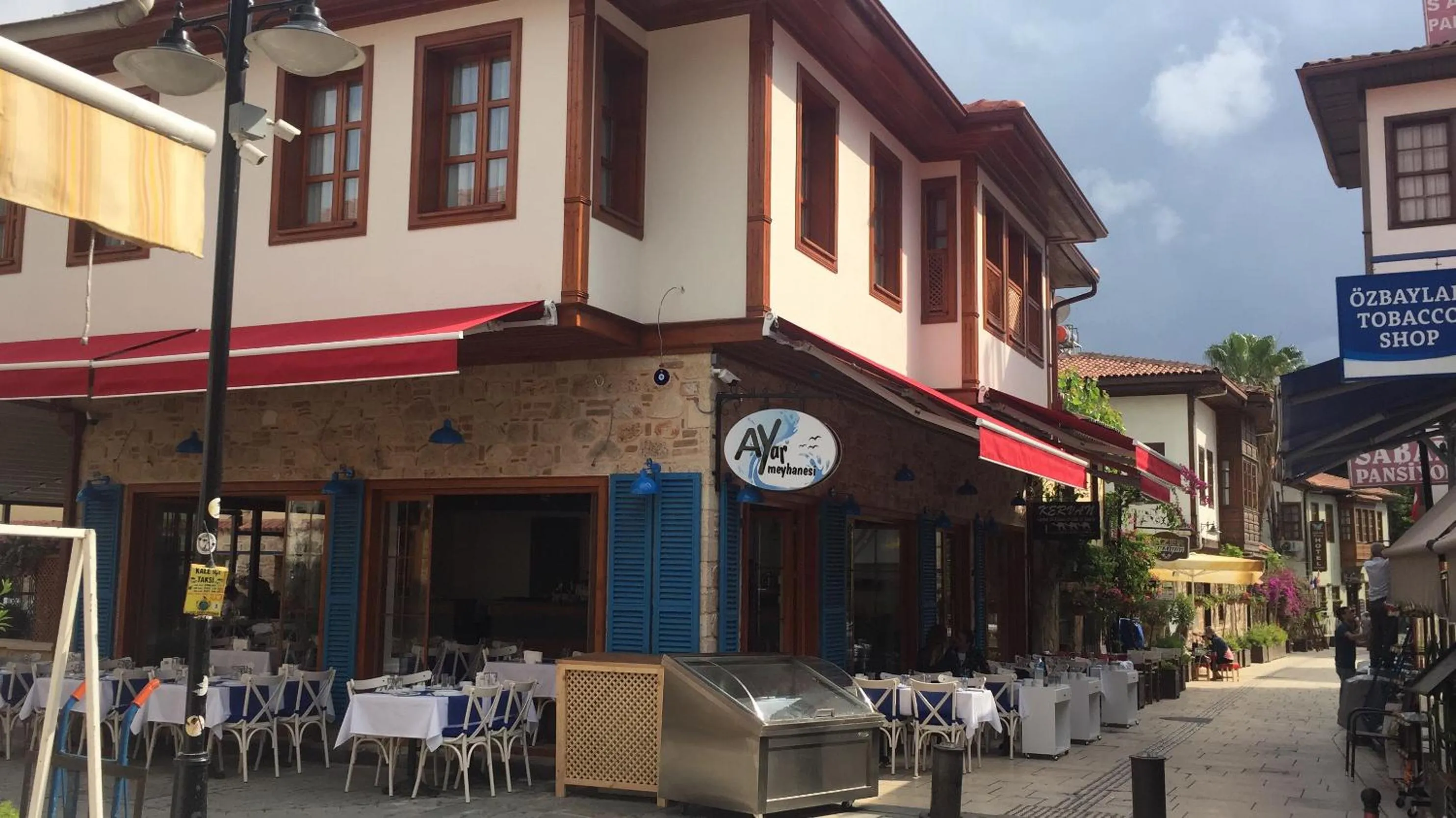 Restaurant/places to eat in Kervan Hotel