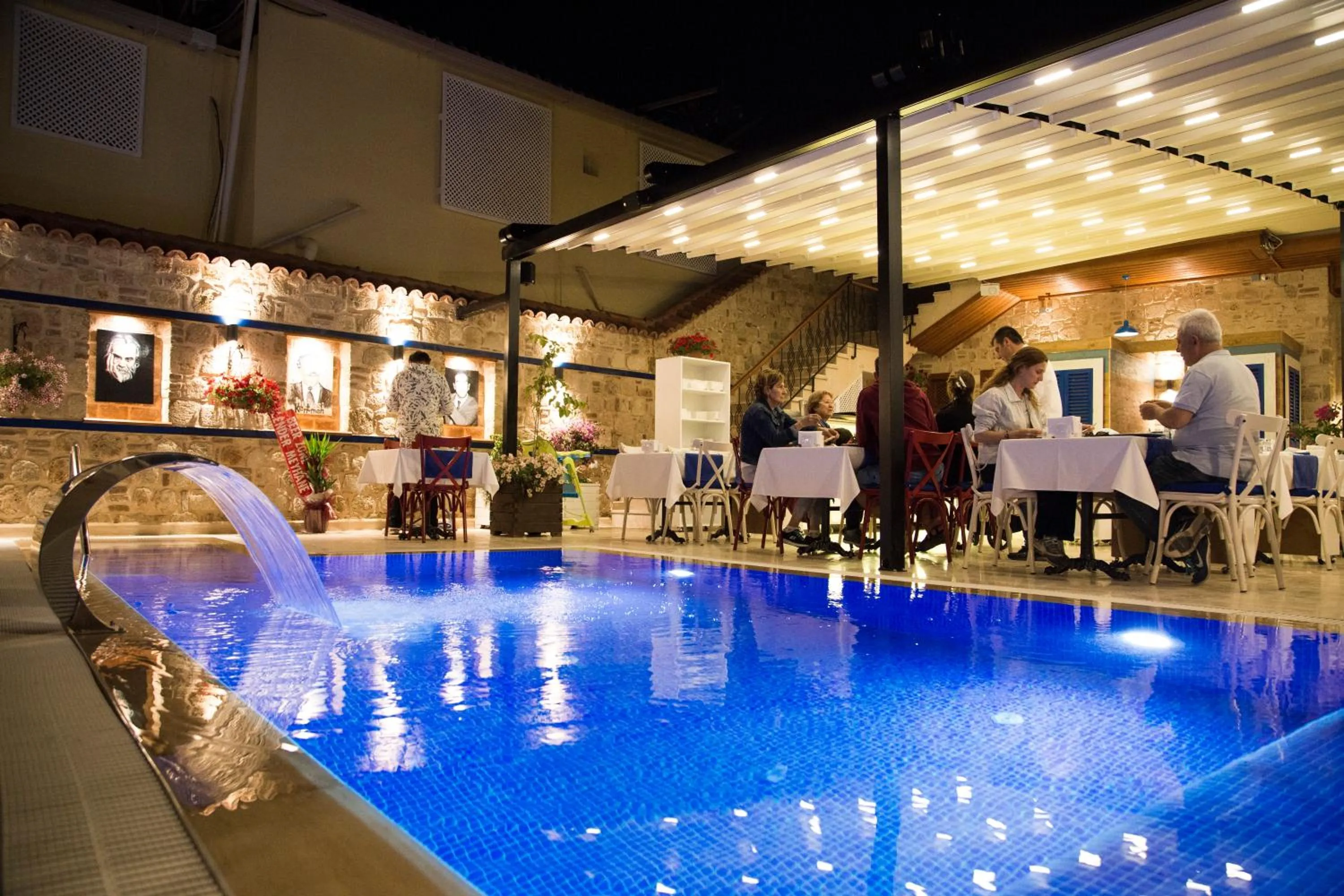 Swimming pool in Kervan Hotel