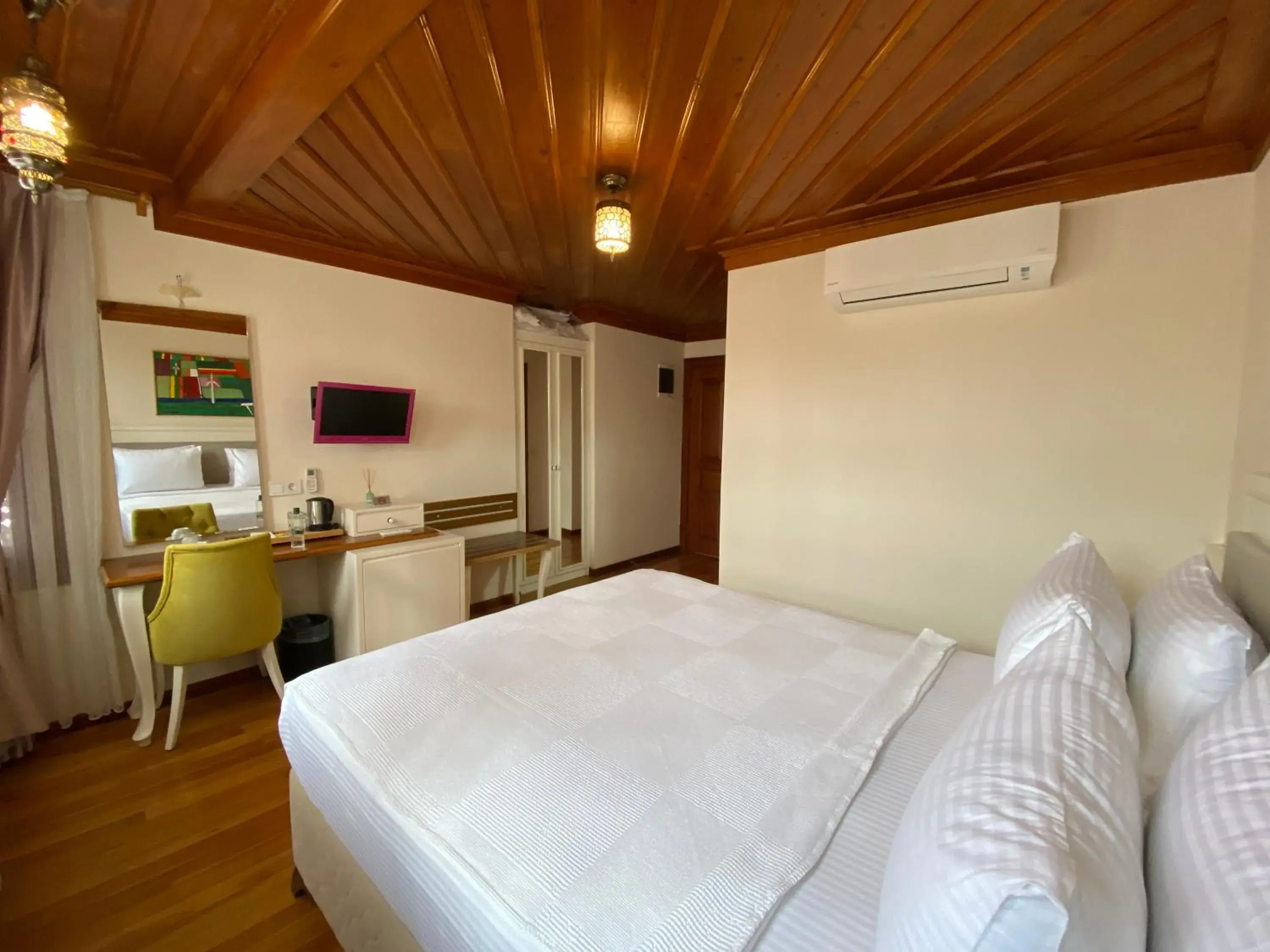 Budget Double Room in Kervan Hotel Budget Double Room in Kervan Hotel