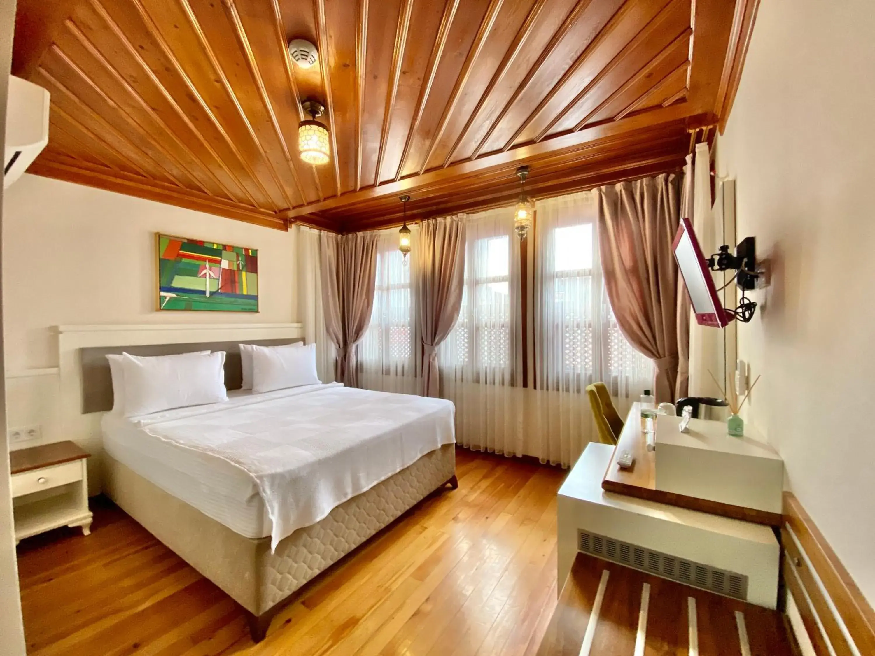 Budget Double Room in Kervan Hotel Budget Double Room in Kervan Hotel