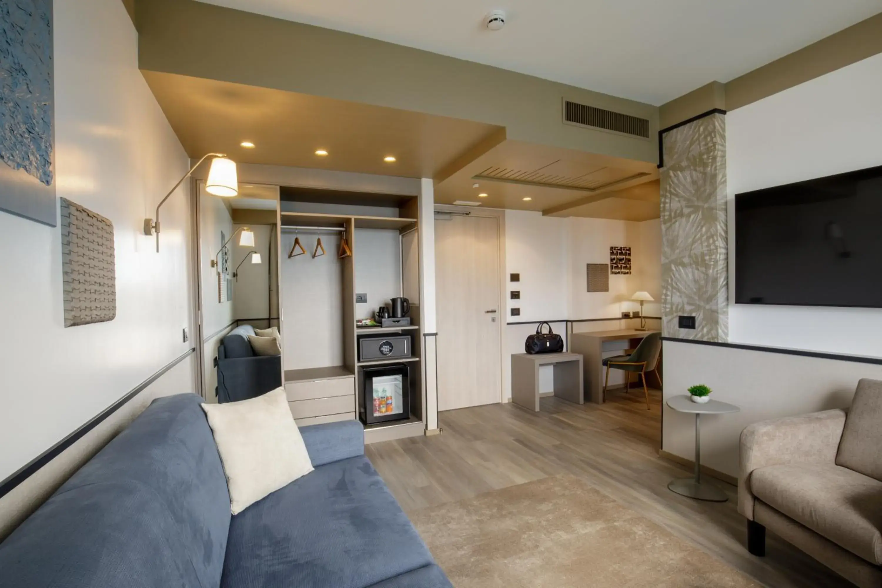 Superior Triple Room in Hotel Domidea Superior Triple Room in Hotel Domidea