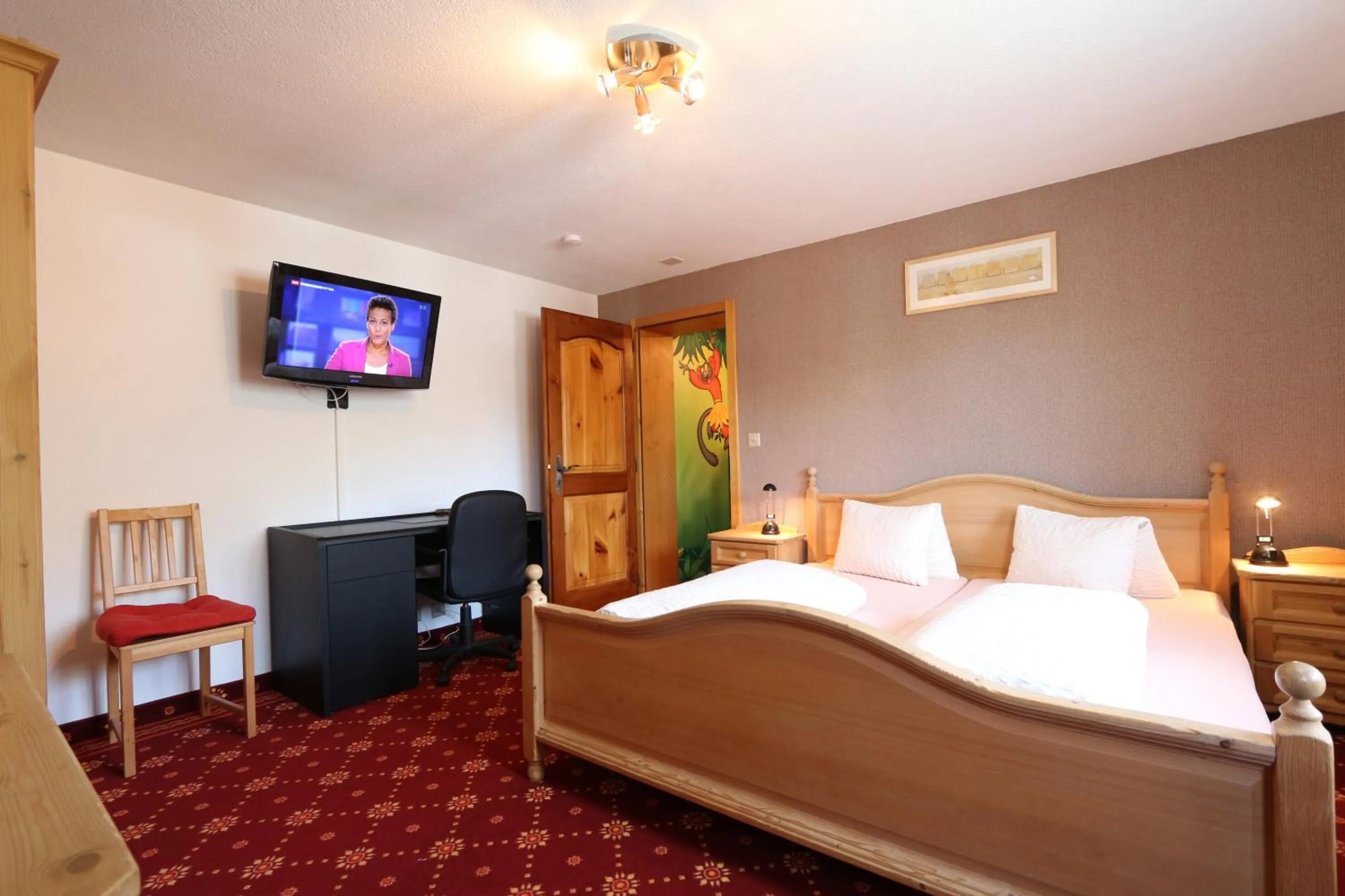 Bedroom, Bed in Hotel Alpina