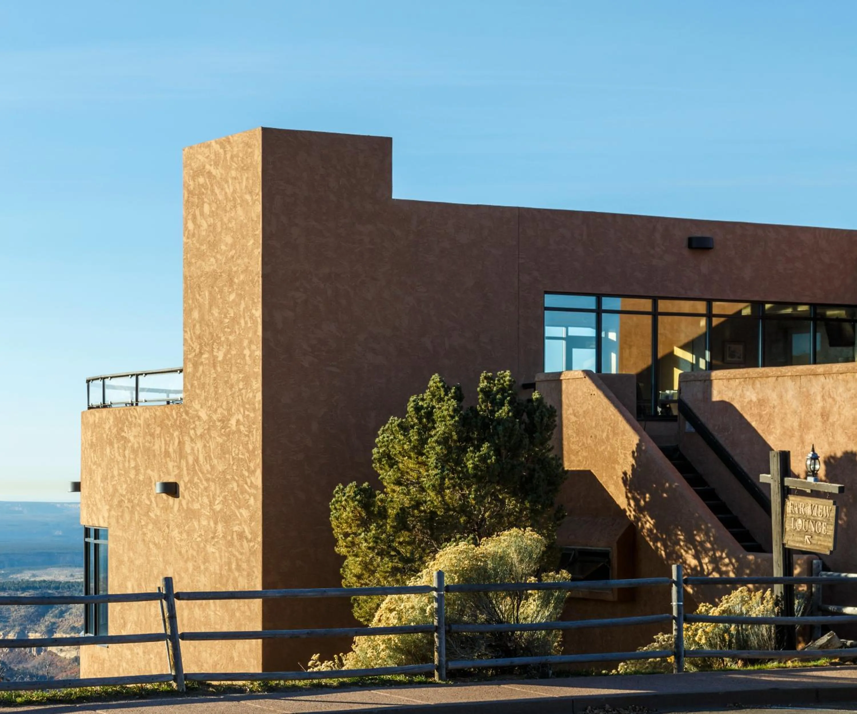 Facade/entrance in Far View Lodge