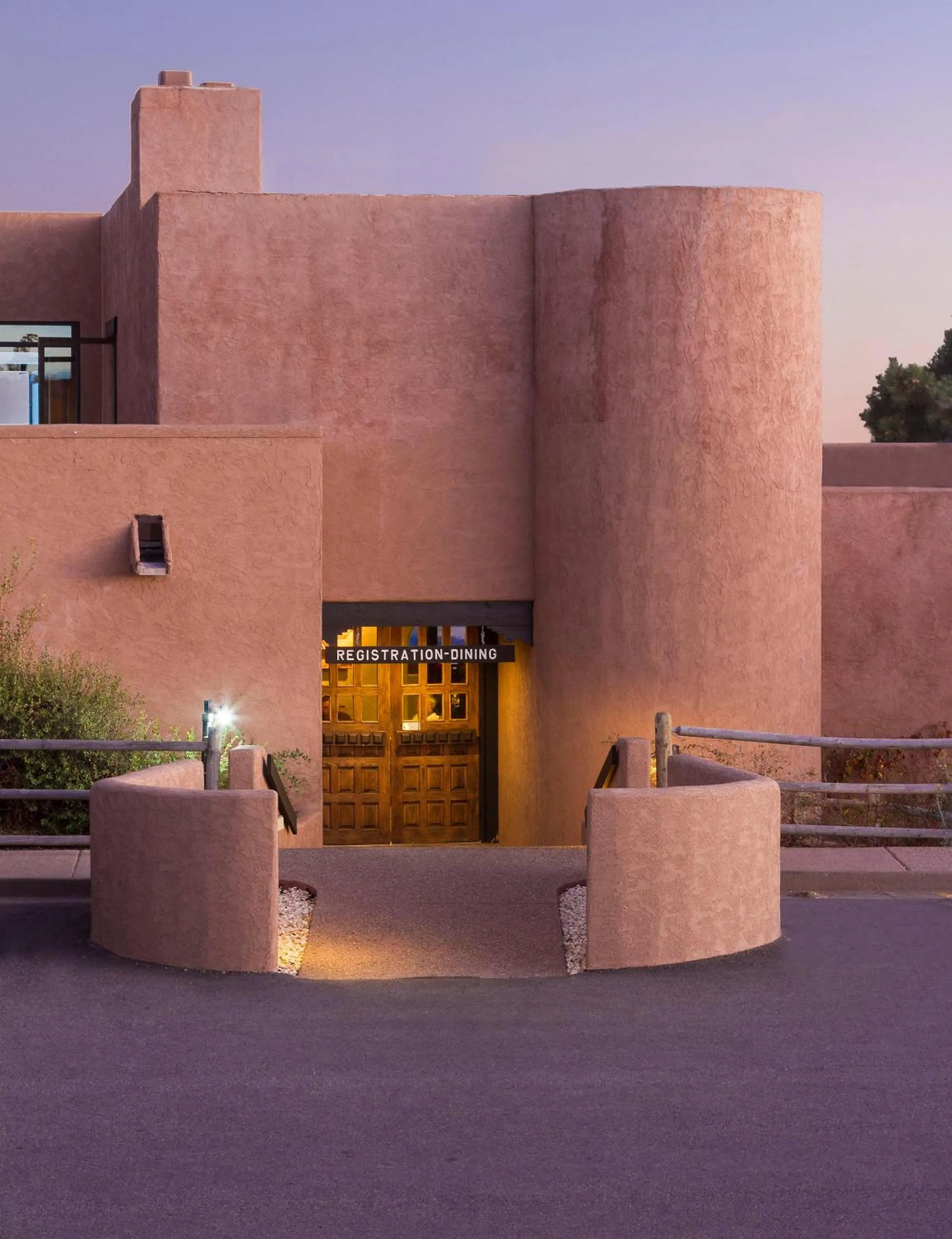 Facade/entrance in Far View Lodge