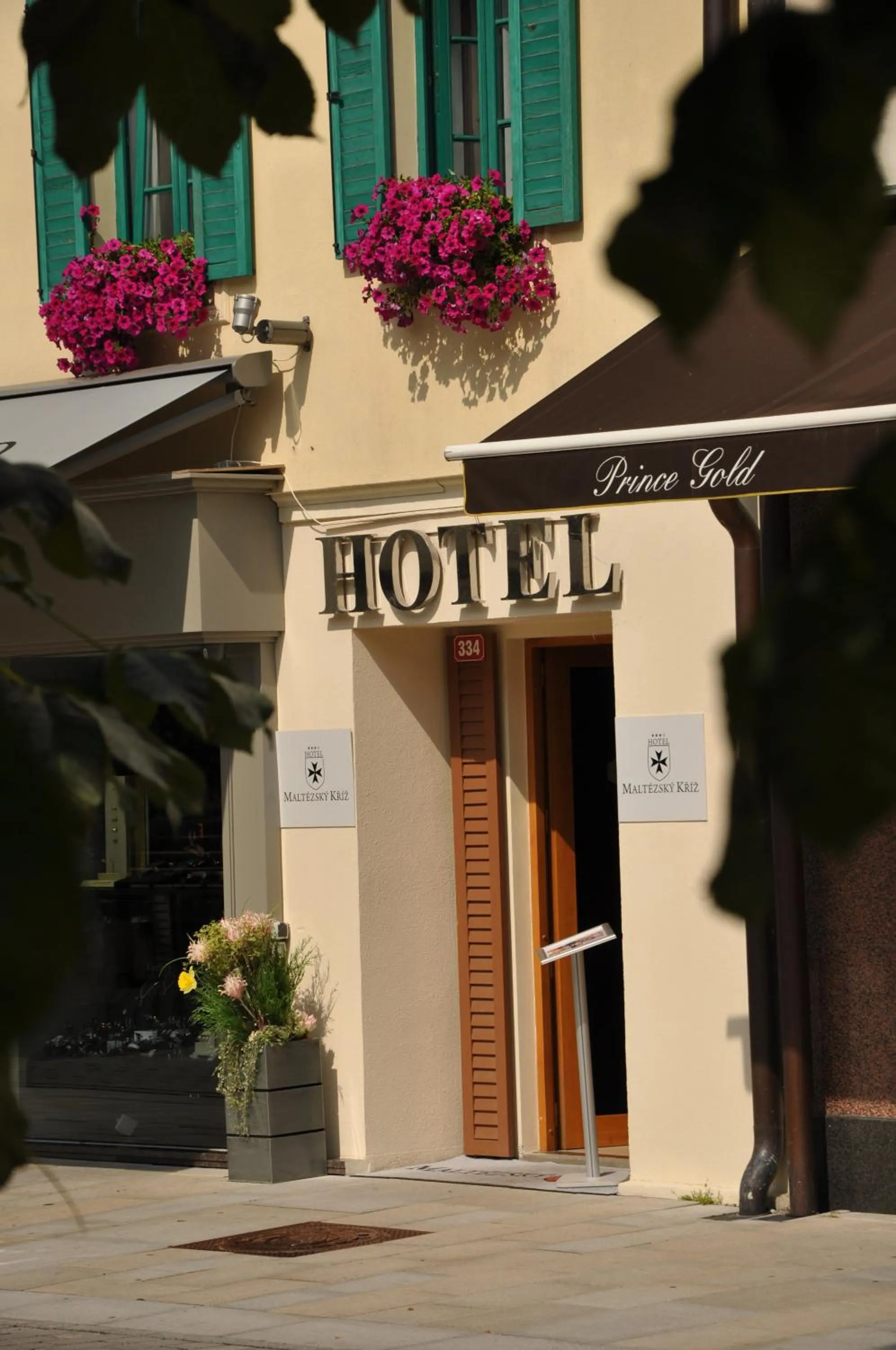 Facade/entrance in Hotel Maltezský Kříž