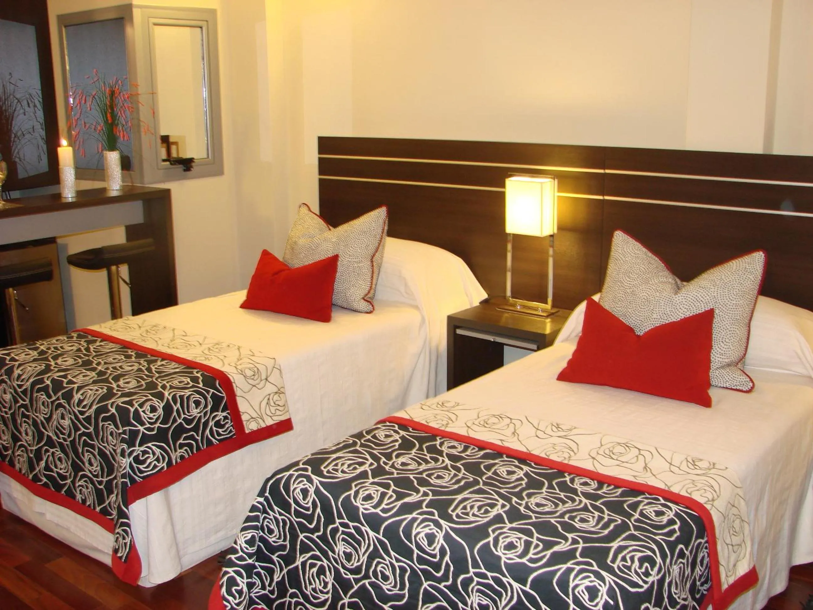 Zoom Apartments Hotel