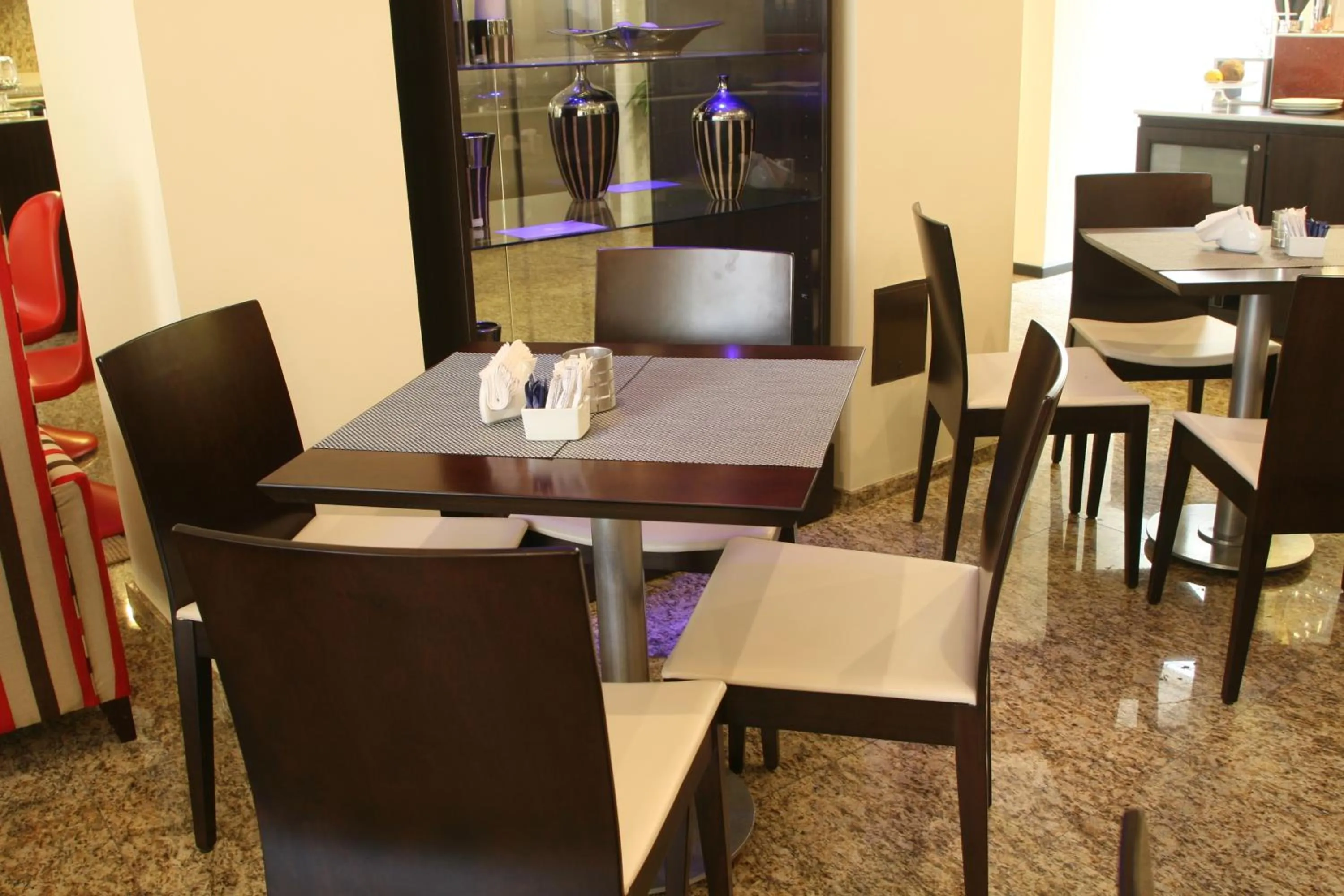 Zoom Apartments Hotel