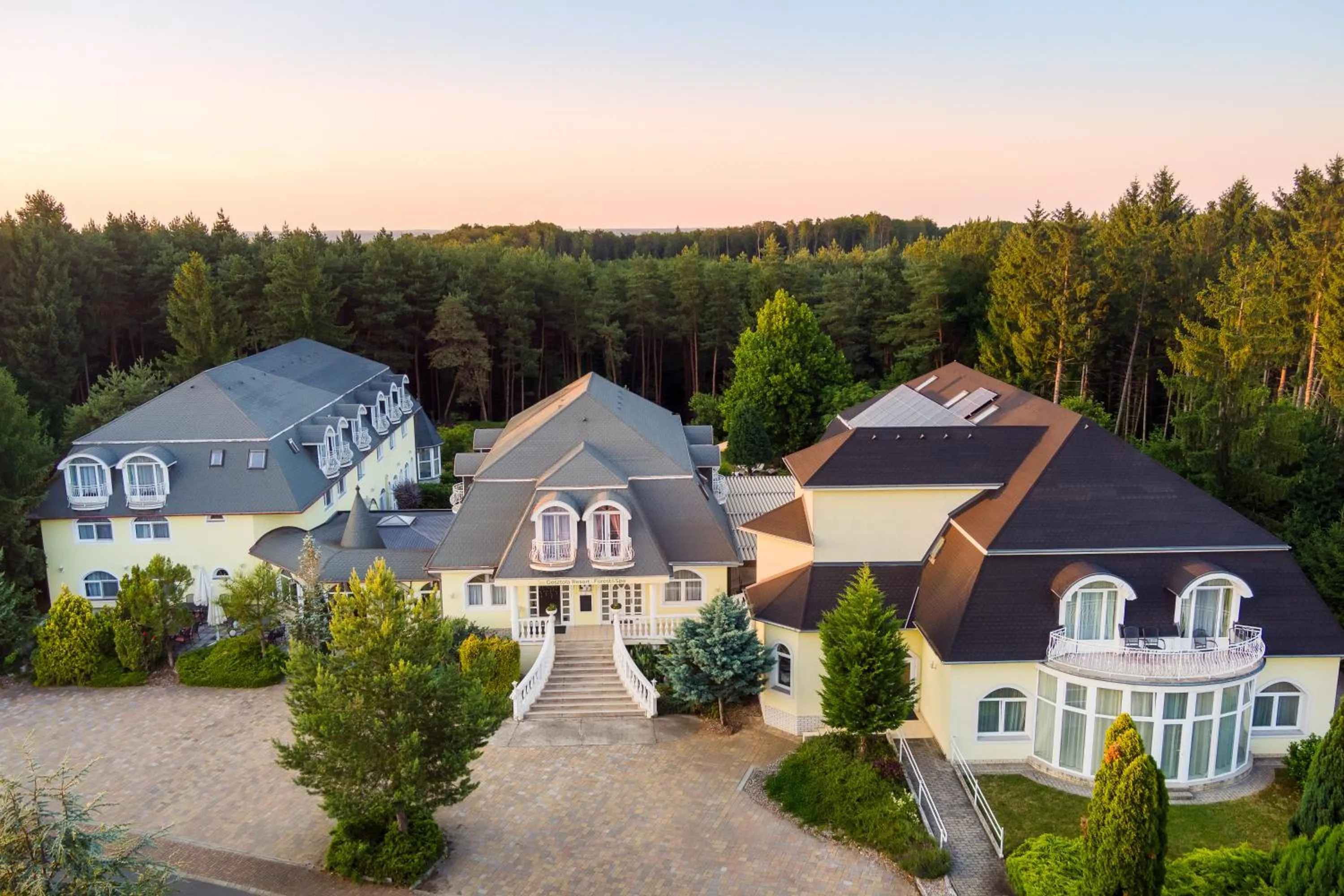 Property building in Gosztola Gyöngye-az erdő szállodája