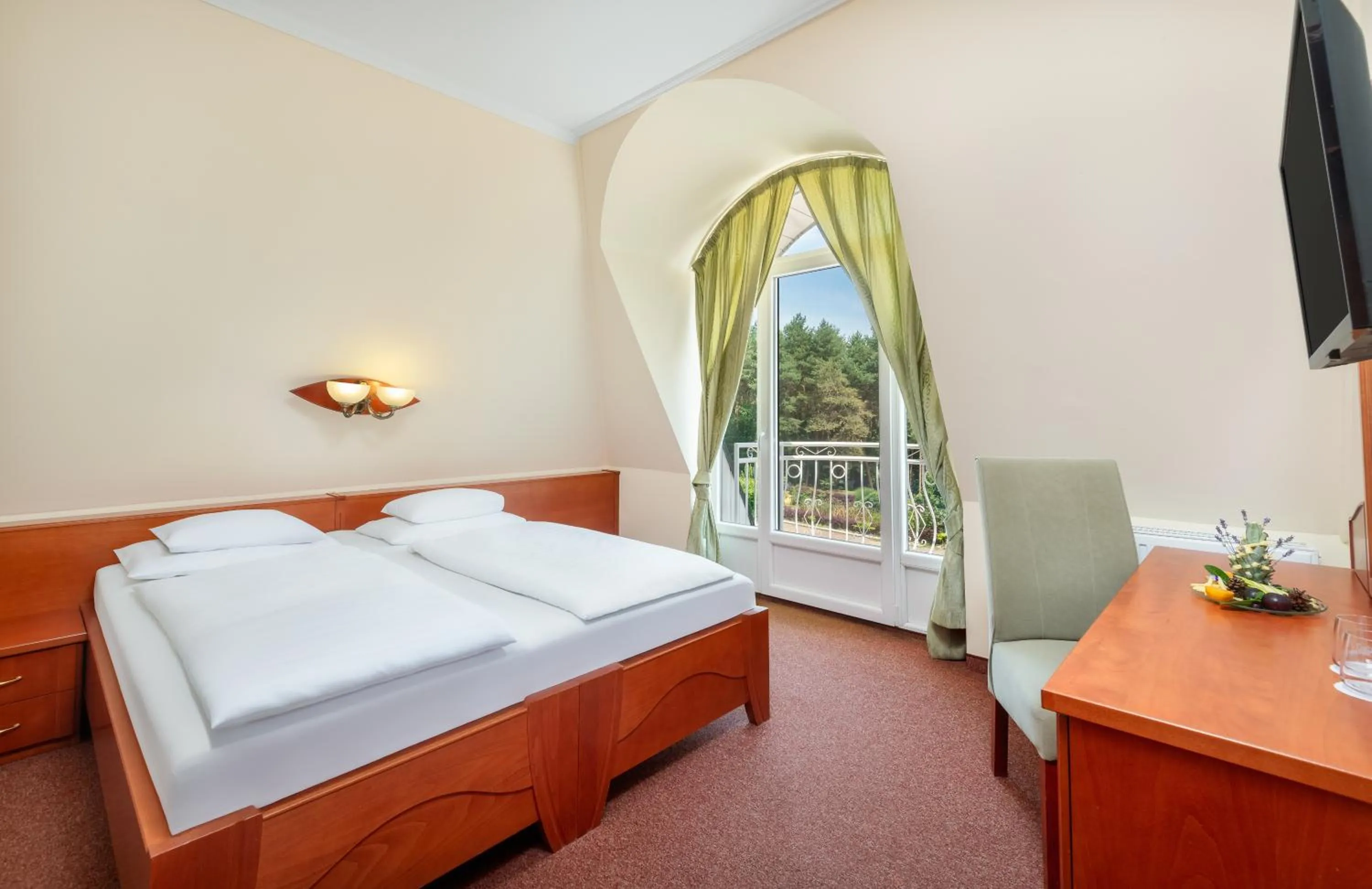 Bed in Gosztola Gyöngye-az erdő szállodája