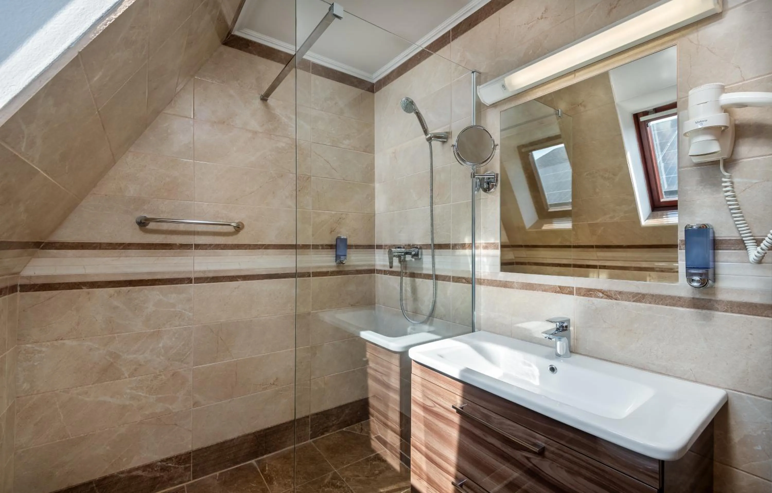 Bathroom in Gosztola Gyöngye-az erdő szállodája