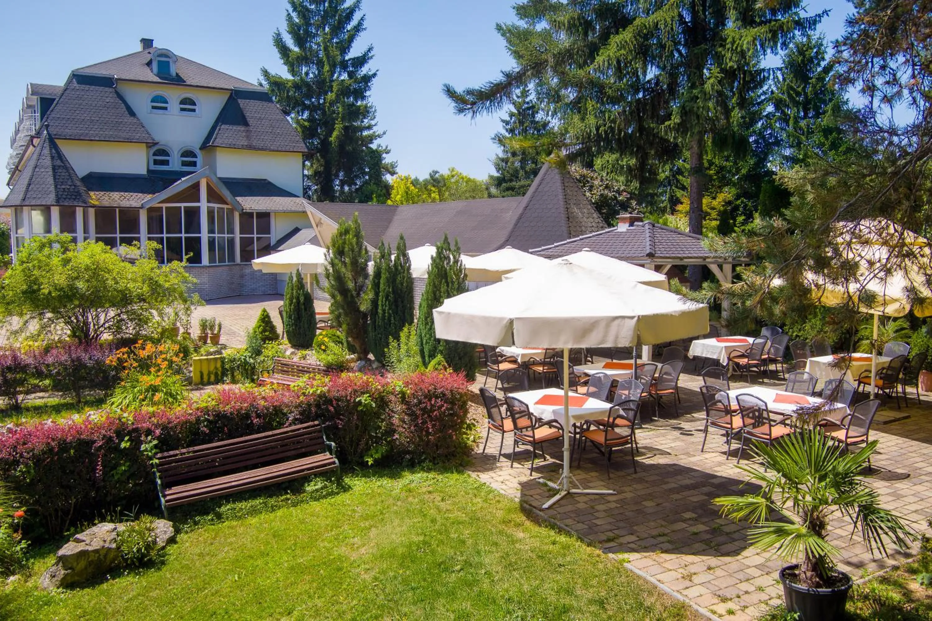 Garden in Gosztola Gyöngye-az erdő szállodája