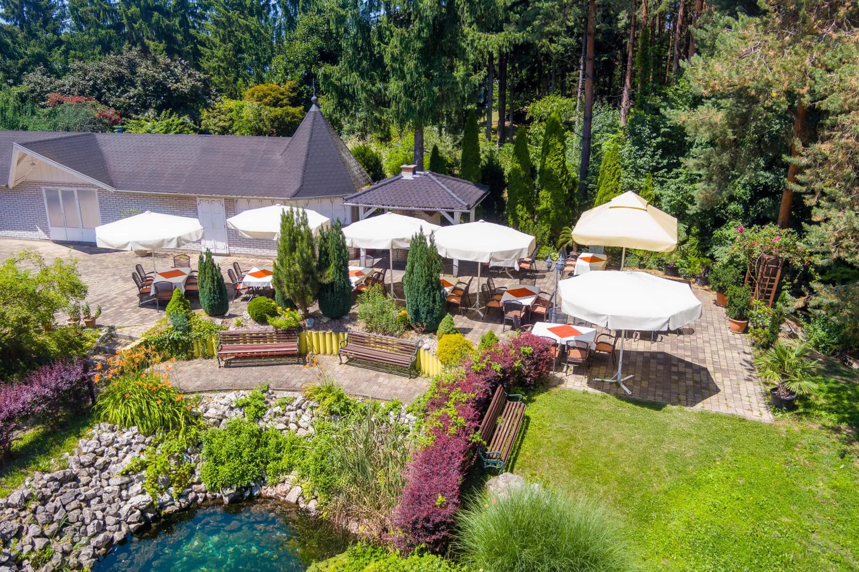 Garden in Gosztola Gyöngye-az erdő szállodája