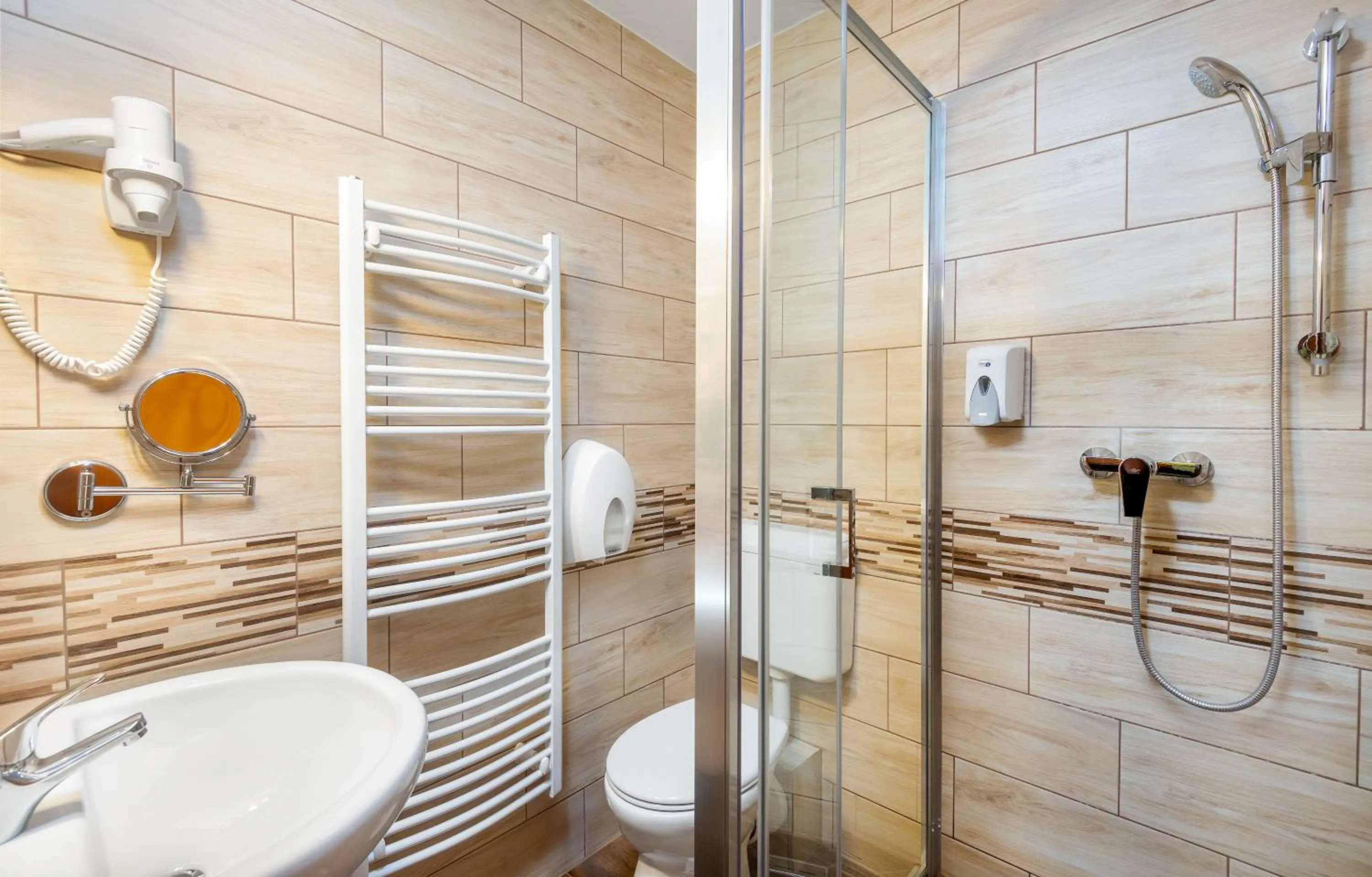 Bathroom in Gosztola Gyöngye-az erdő szállodája