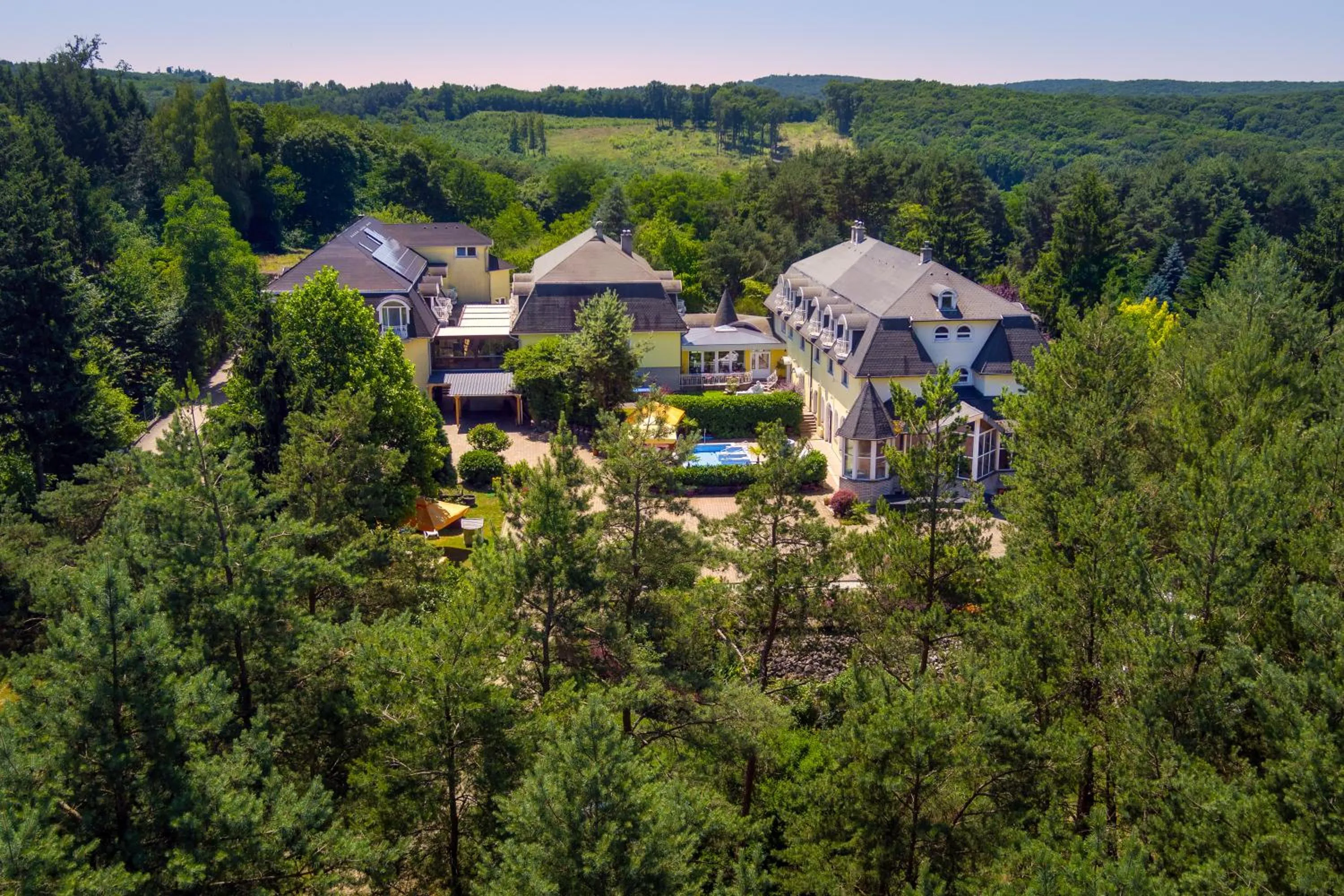 Property building in Gosztola Gyöngye-az erdő szállodája