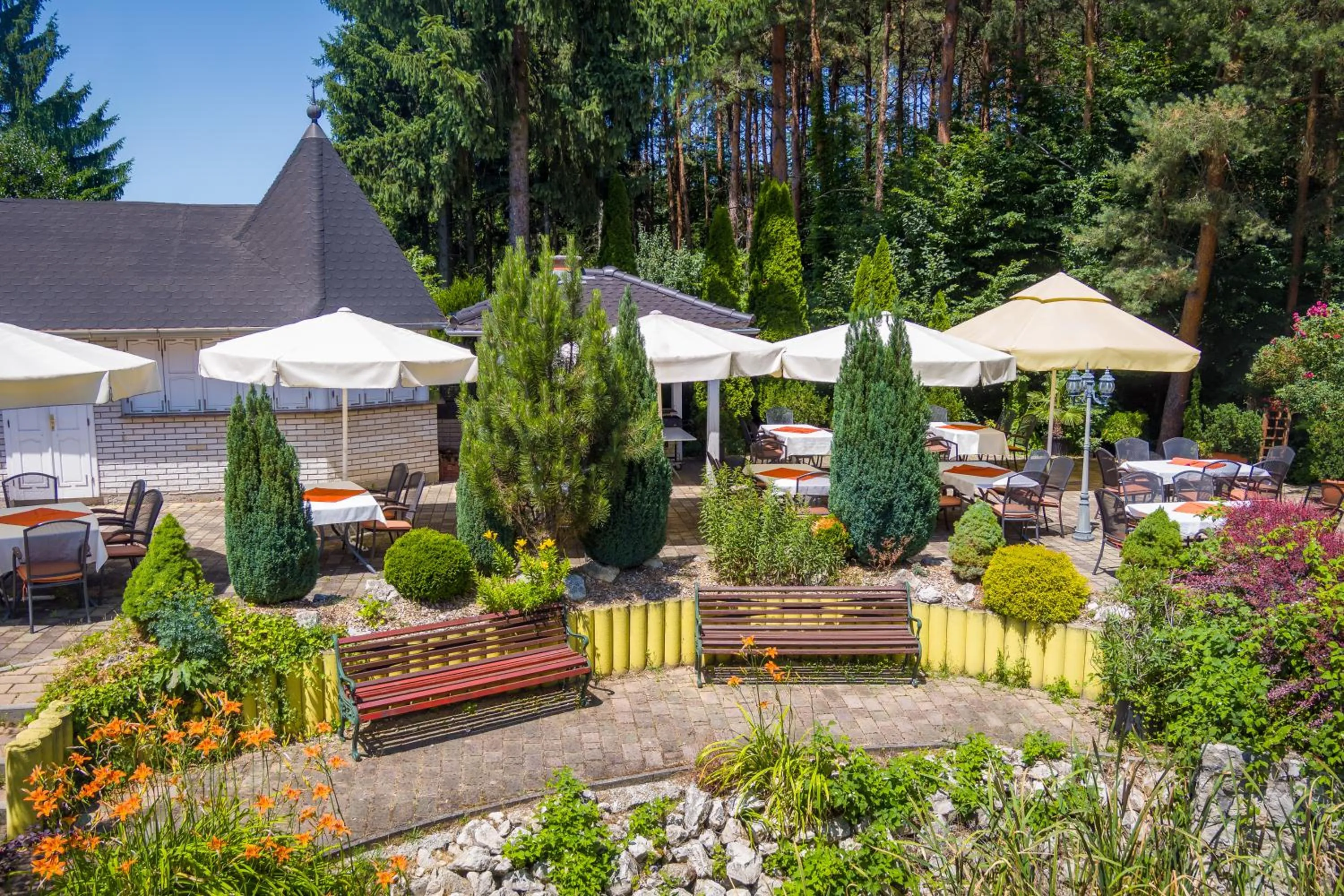 Garden in Gosztola Gyöngye-az erdő szállodája