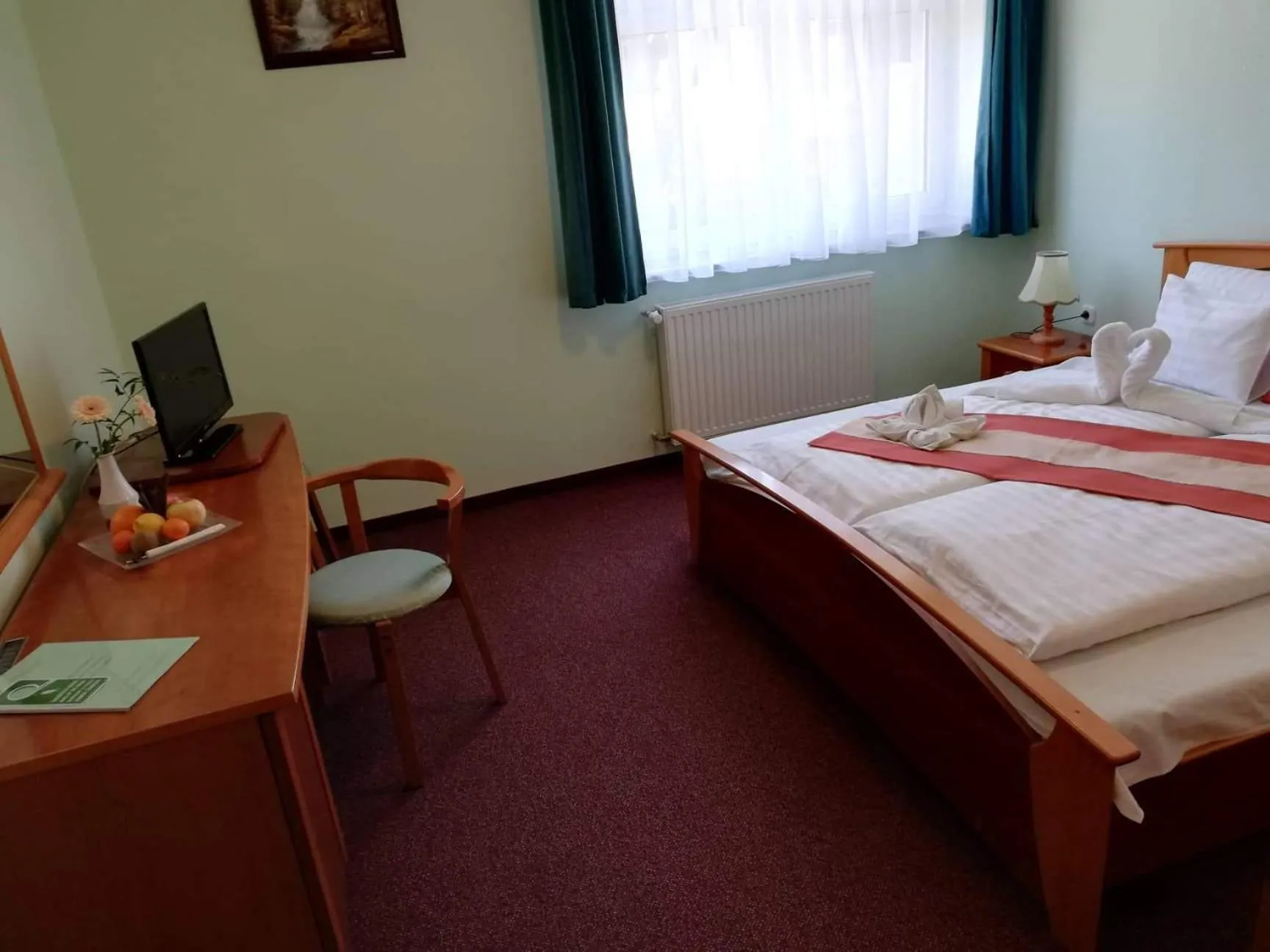 Bed in Gosztola Gyöngye-az erdő szállodája