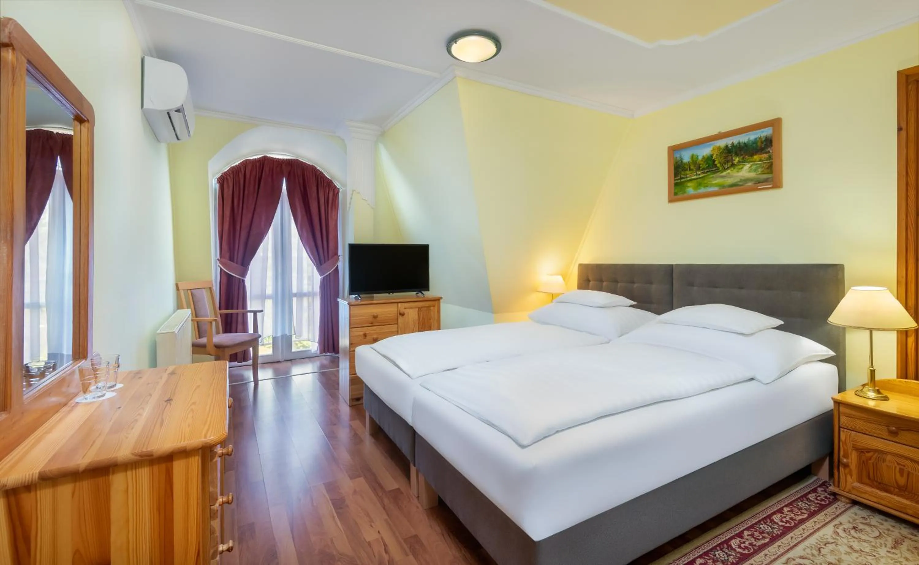 Bed in Gosztola Gyöngye-az erdő szállodája