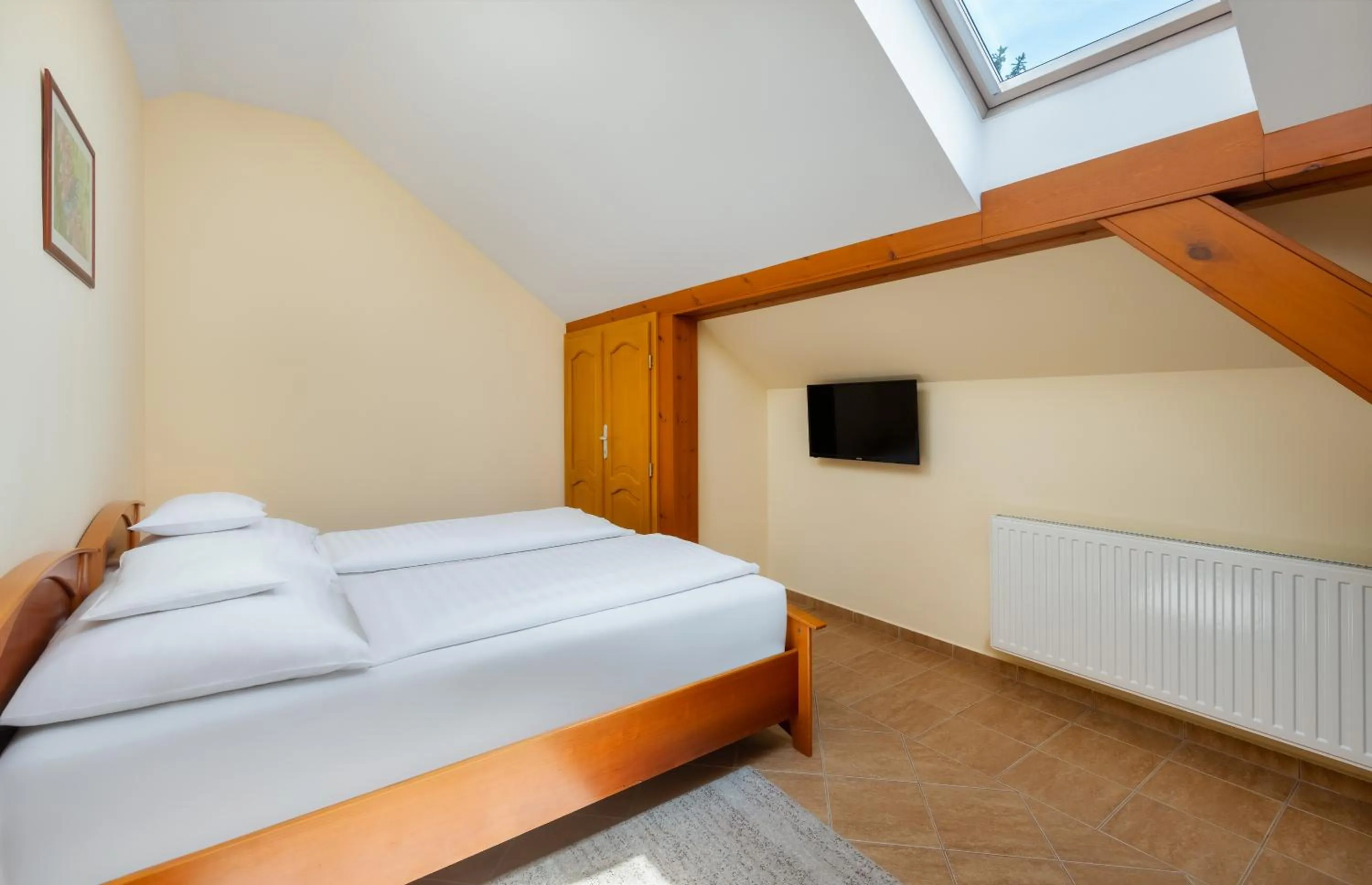 Bed in Gosztola Gyöngye-az erdő szállodája