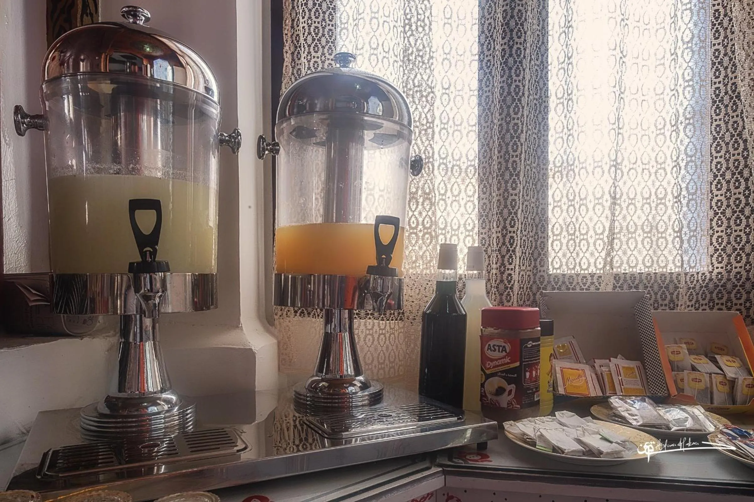 Restaurant/places to eat in Hotel Madrid